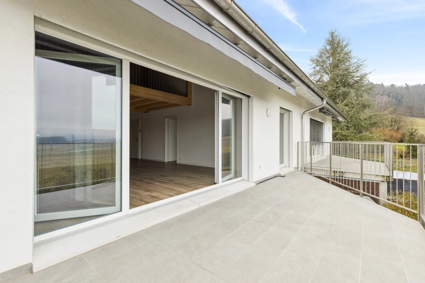 Beautiful 4.5 Room Apartment + Mezzanine - Photo 4 of 14