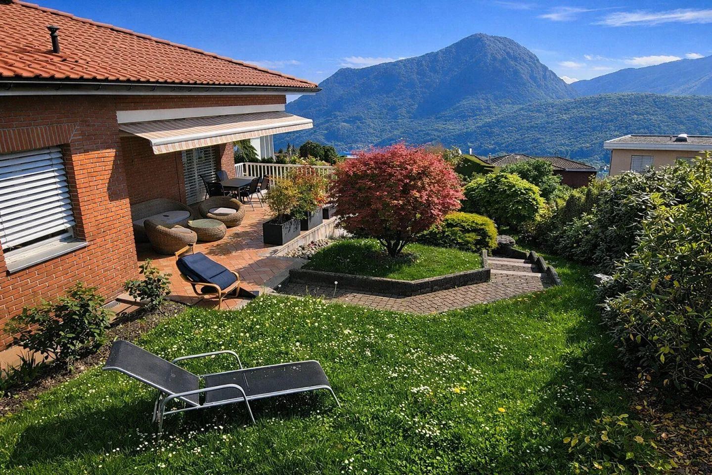Magnifica villa a Carona con vista, giardino e terrazza - Foto 3 di 27
