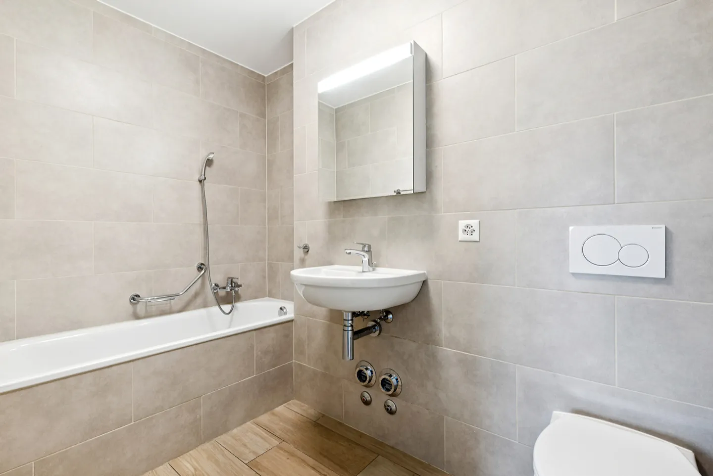 Beautiful 4.5 Room Apartment + Mezzanine - Photo 8 of 14