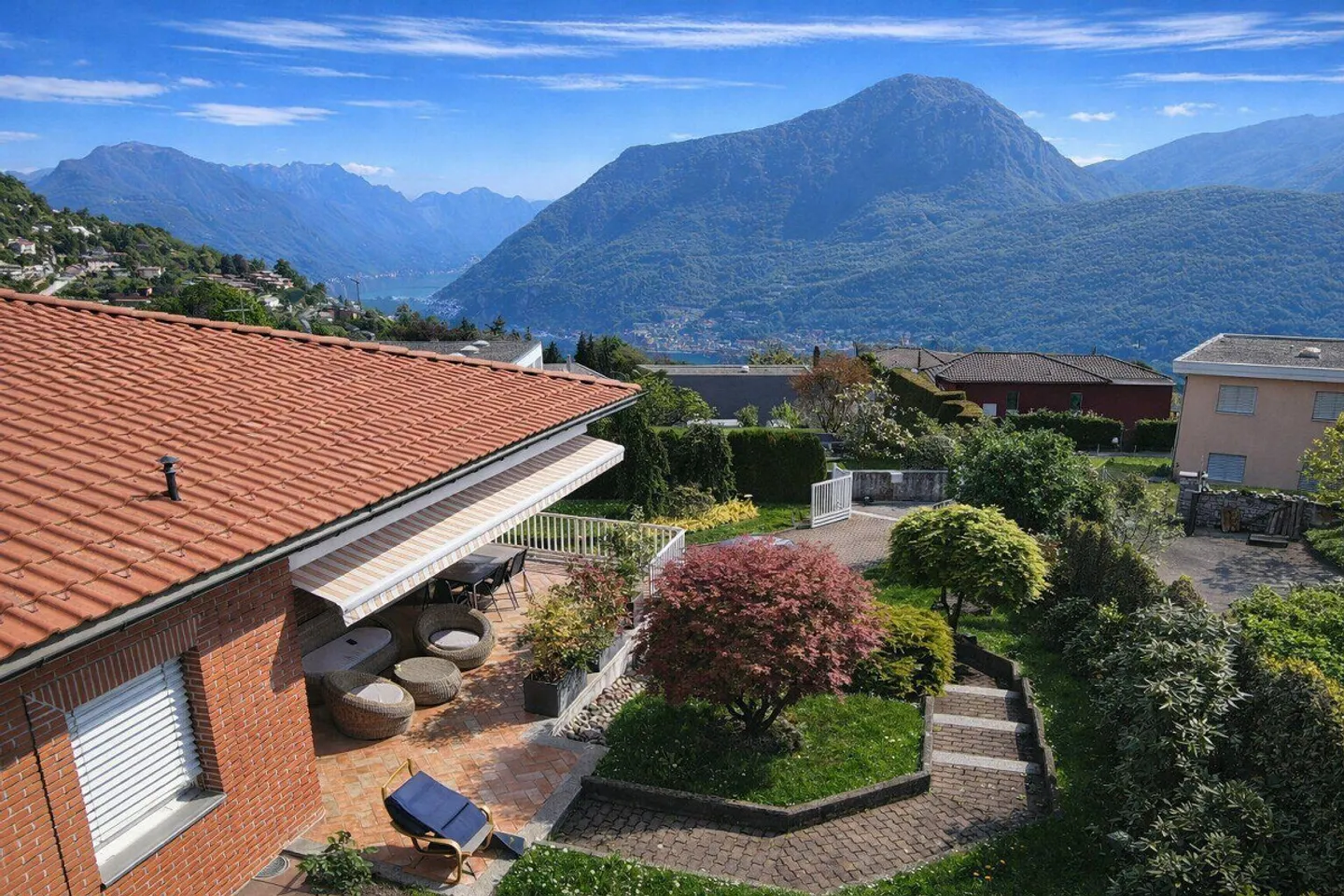 Magnifica villa a Carona con vista, giardino e terrazza - Foto 4 di 27