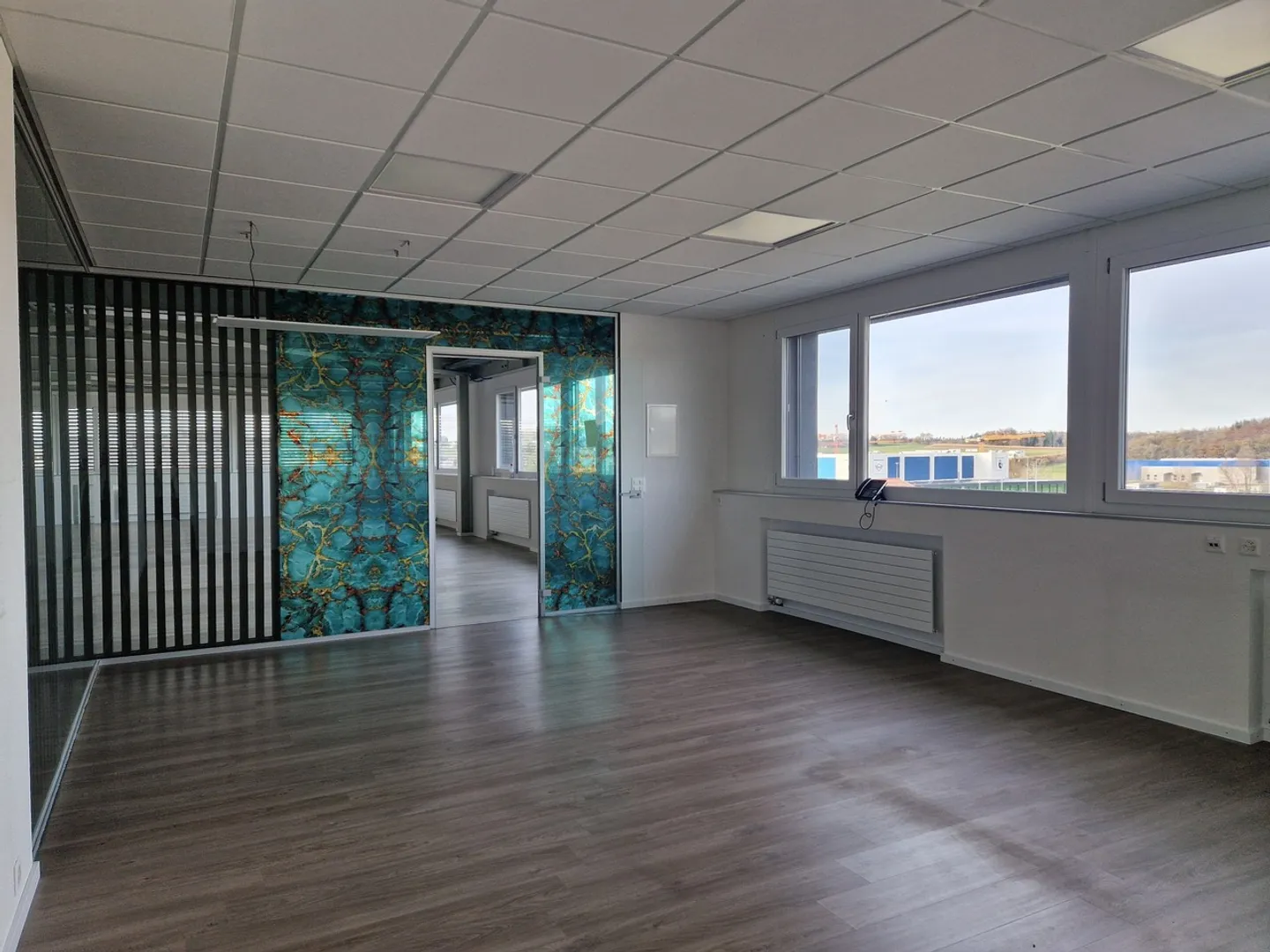 Surface de bureau lumineuse d'env. 220 m2 au 2ème étage aménagée - Photo 1 sur 20