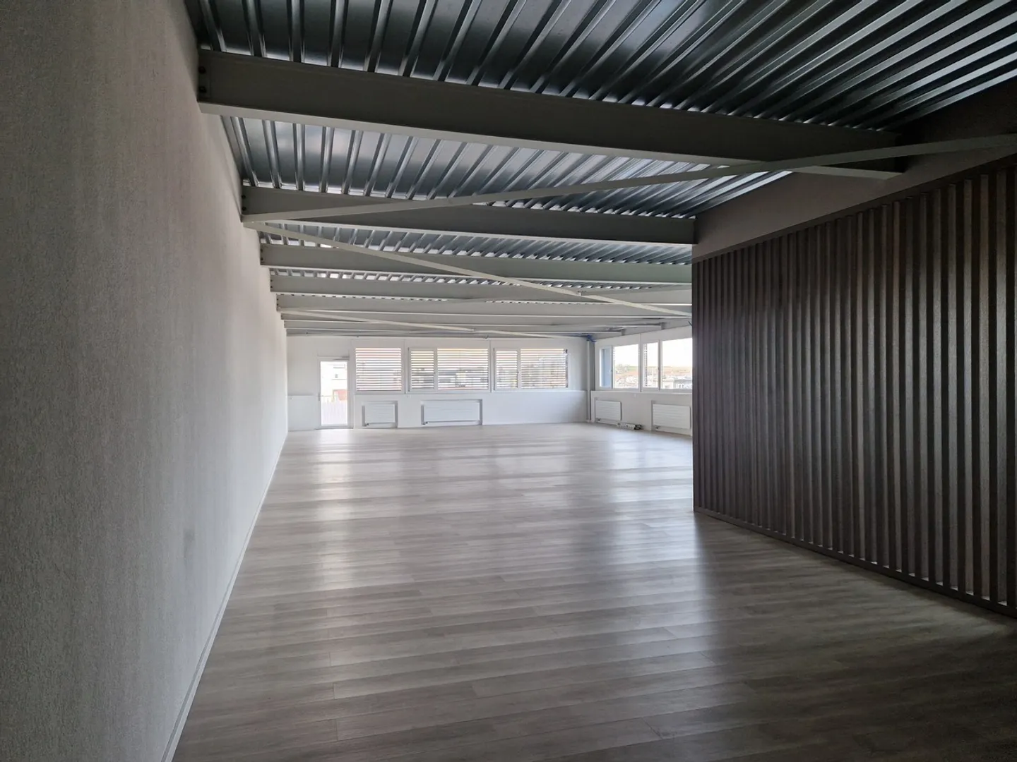 Surface de bureau lumineuse d'env. 220 m2 au 2ème étage aménagée - Photo 8 sur 20