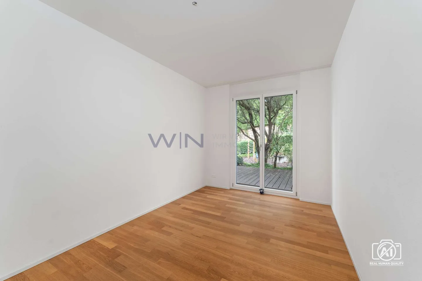 Elegant Apartment with Lake View - Photo 11 of 13