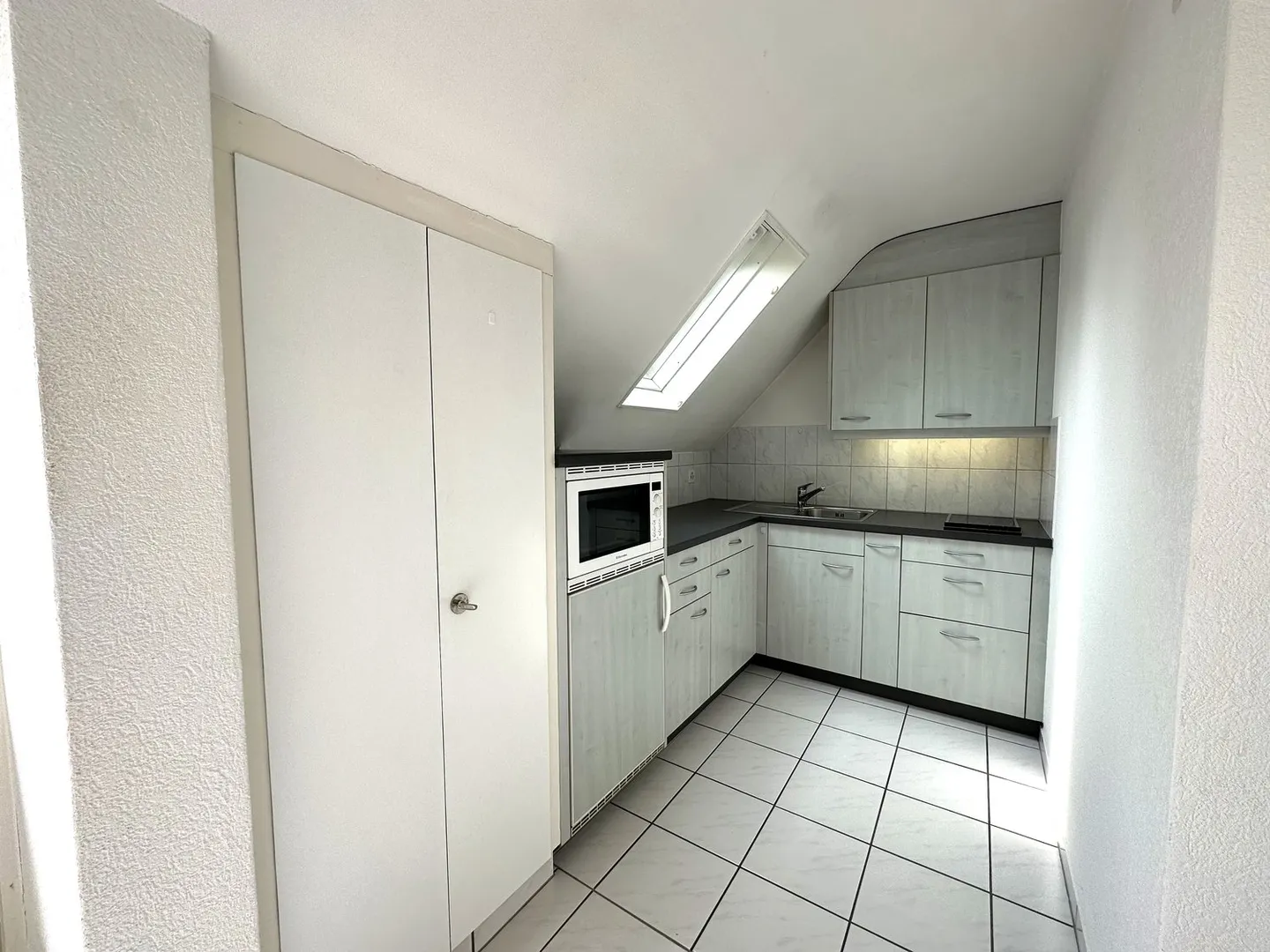 Studio luminoso e moderno nel quartiere di Weissenbühl - Foto 2 di 4