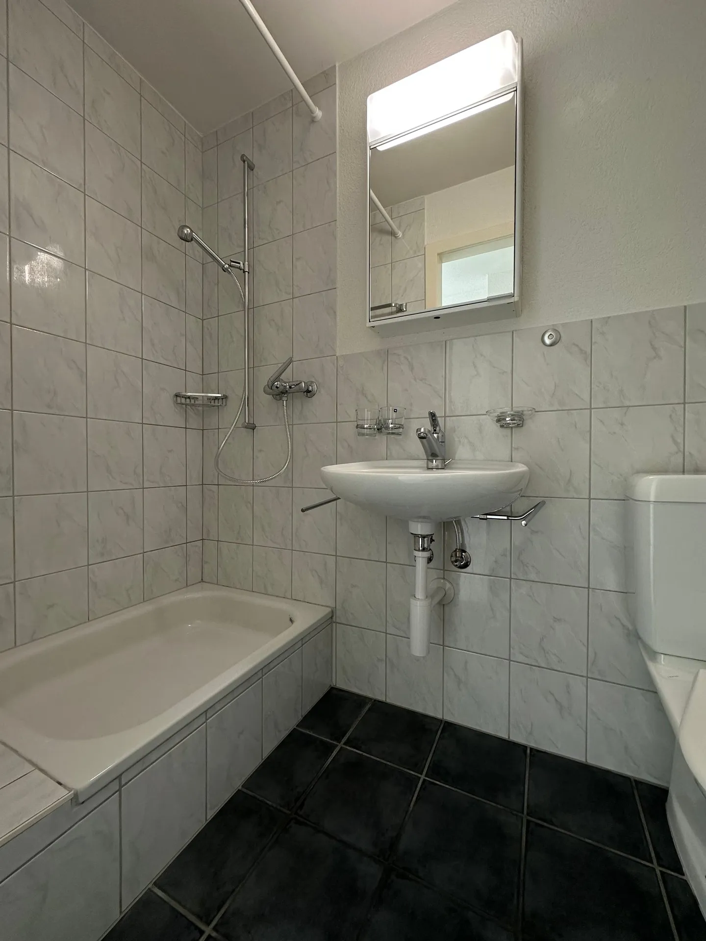 Studio luminoso e moderno nel quartiere di Weissenbühl - Foto 4 di 4