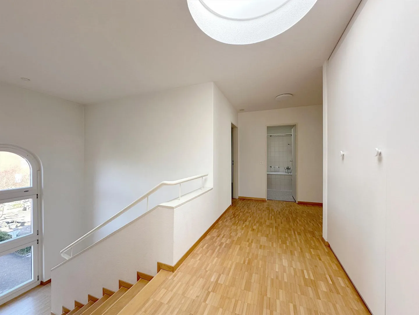 Helles Apartment mit Terrasse - Foto 2 von 13