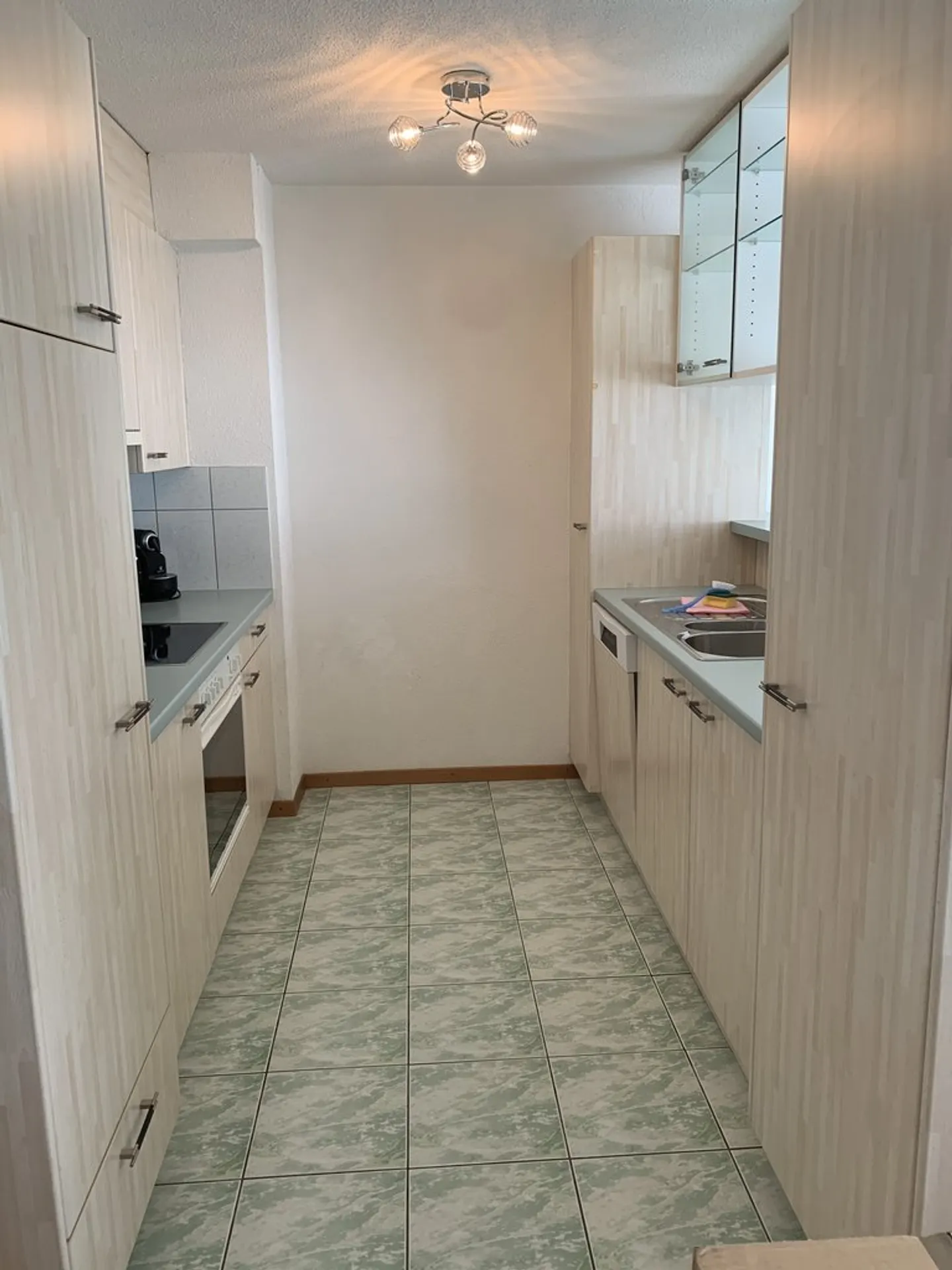 Charming 3.5 Room Apartment - Photo 2 of 9