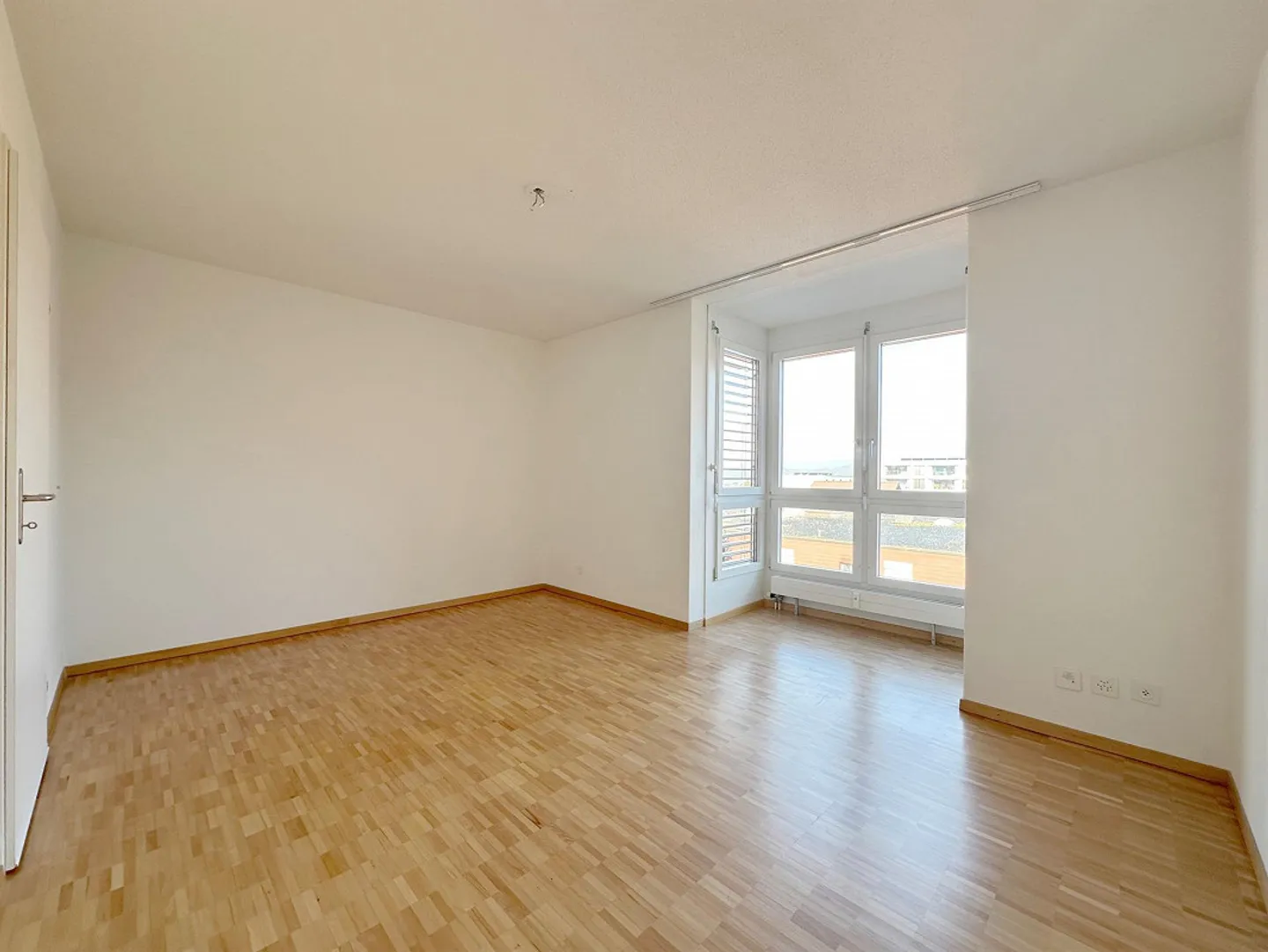 Helles Apartment mit Terrasse - Foto 5 von 13