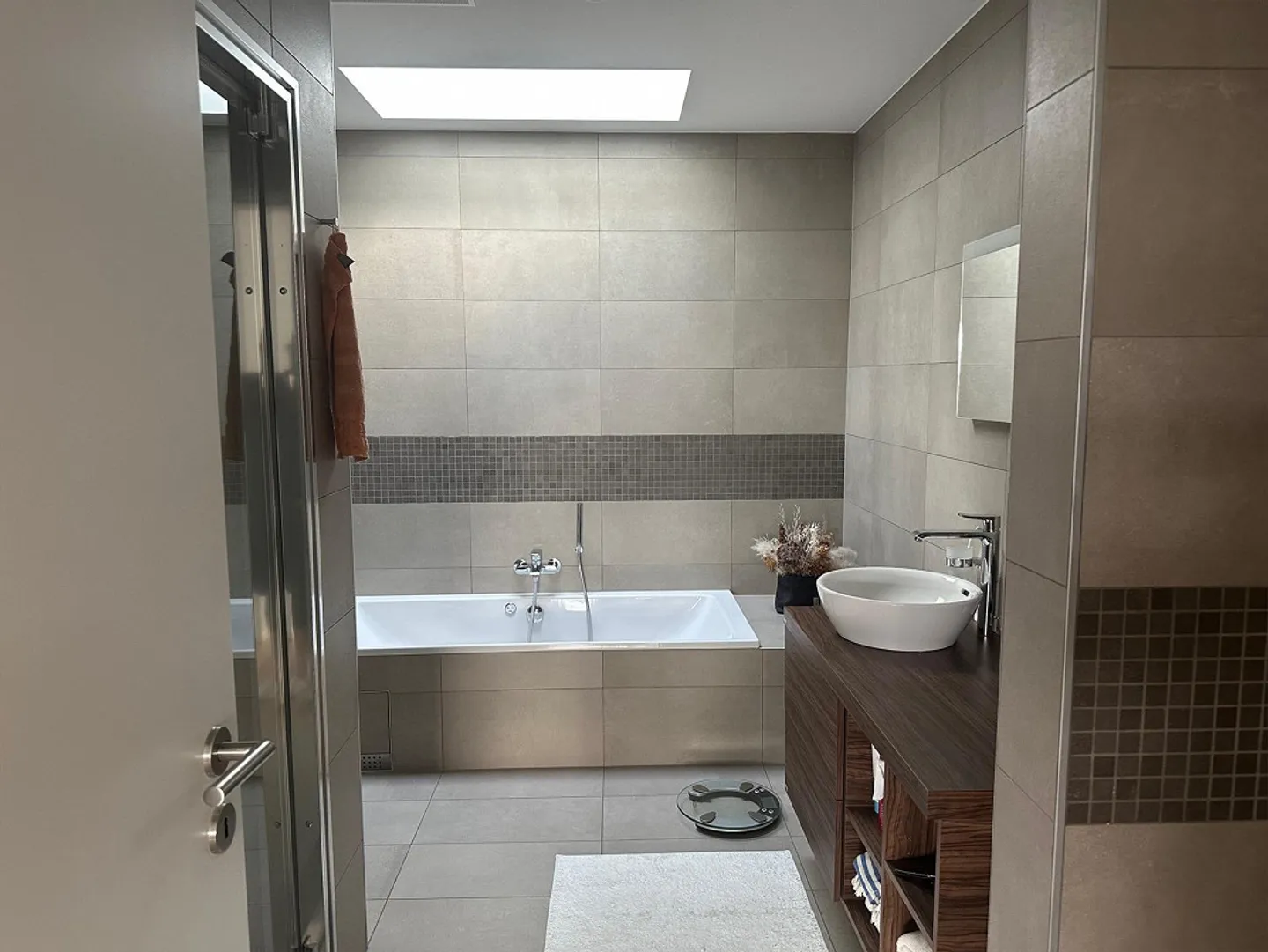 Neuwertige 3.5-Zimmer-Attikawohnung (157 m2) mit traumhafter Aussicht - Foto 8 von 10