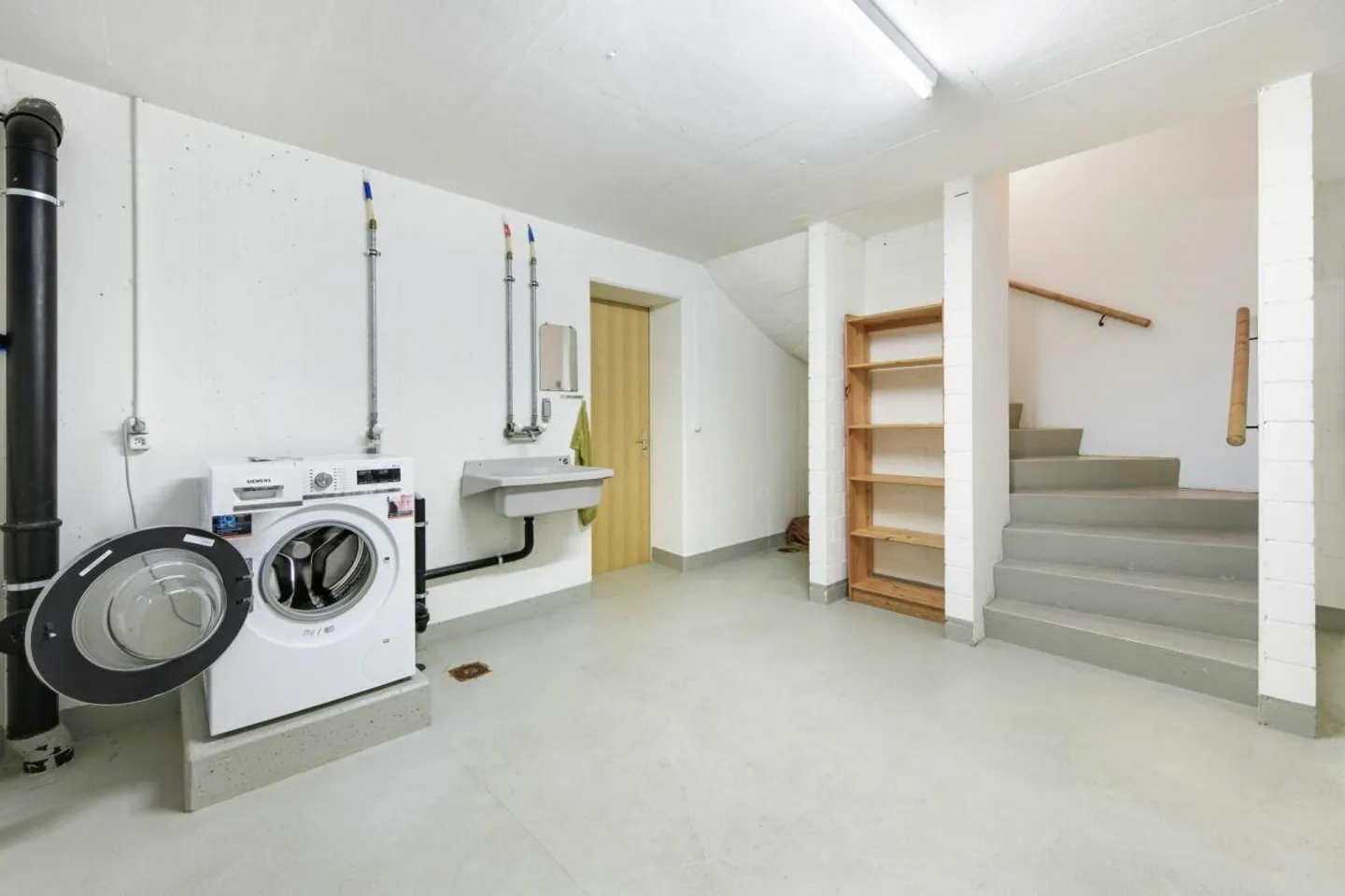 Peace, Nature and Plenty of Space - 6.5-Room Single-Family House on the Edge of the Agricultural Zone - Photo 23 of 30