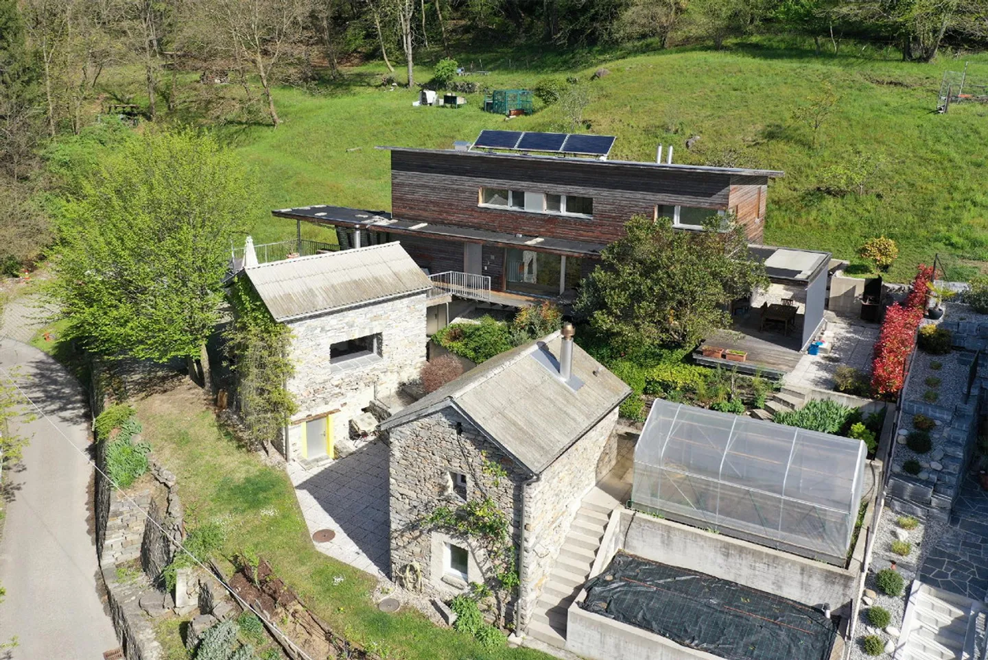 Maison individuelle en construction écologique et 2 Rustici tessinois - Photo 3 sur 16