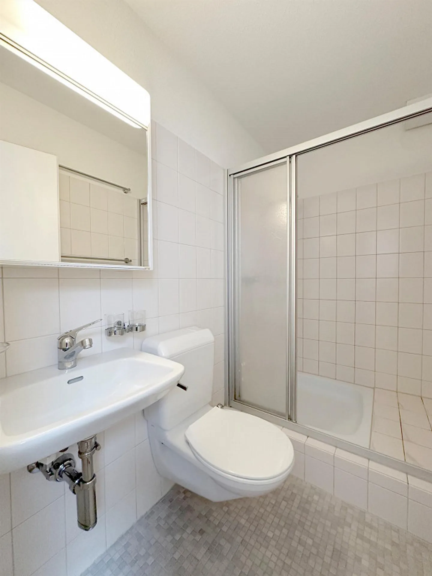 Helles Apartment mit Terrasse - Foto 11 von 13