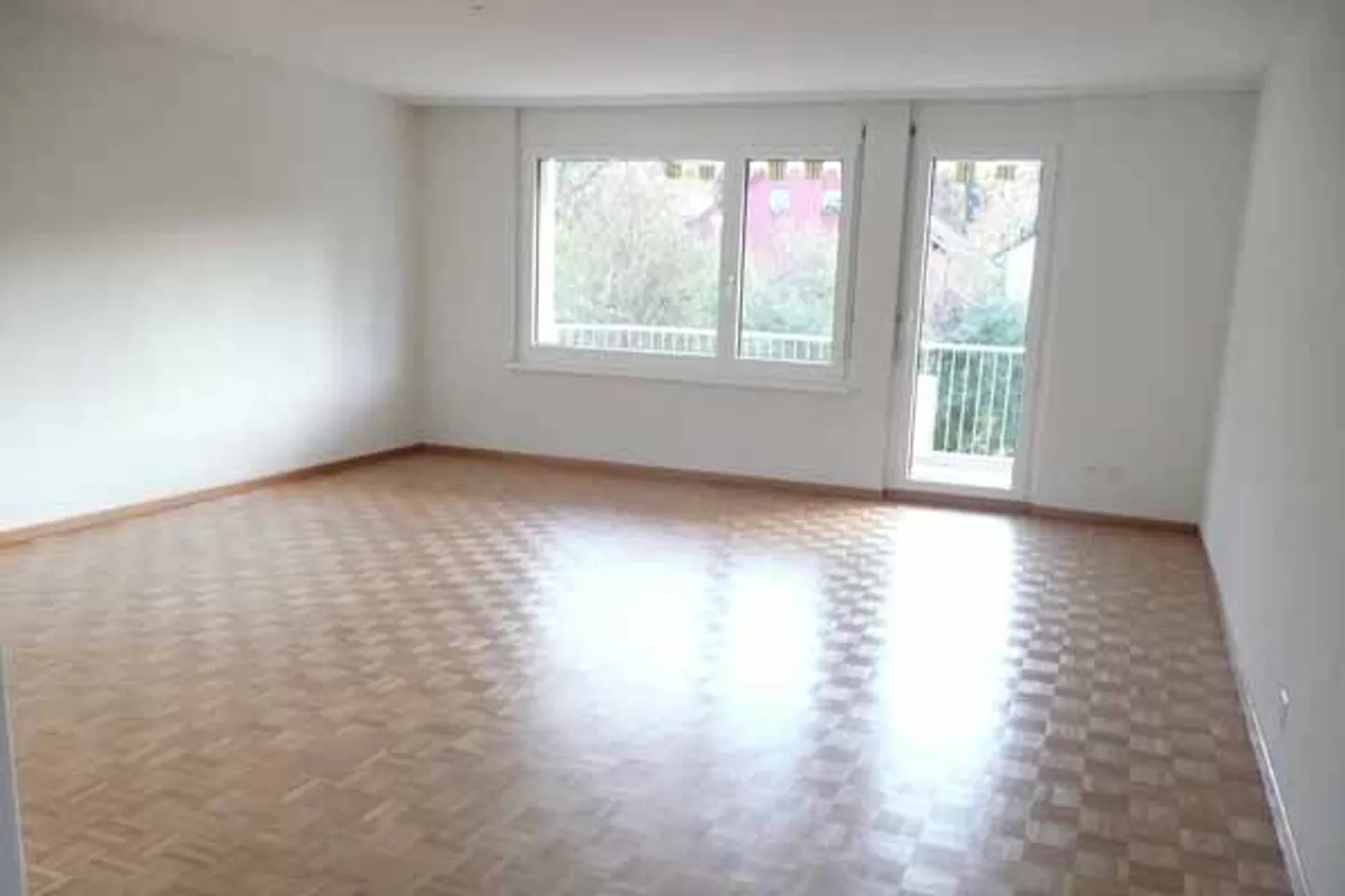 Beautiful apartment in a sunny location in Kloten - Photo 2 of 6