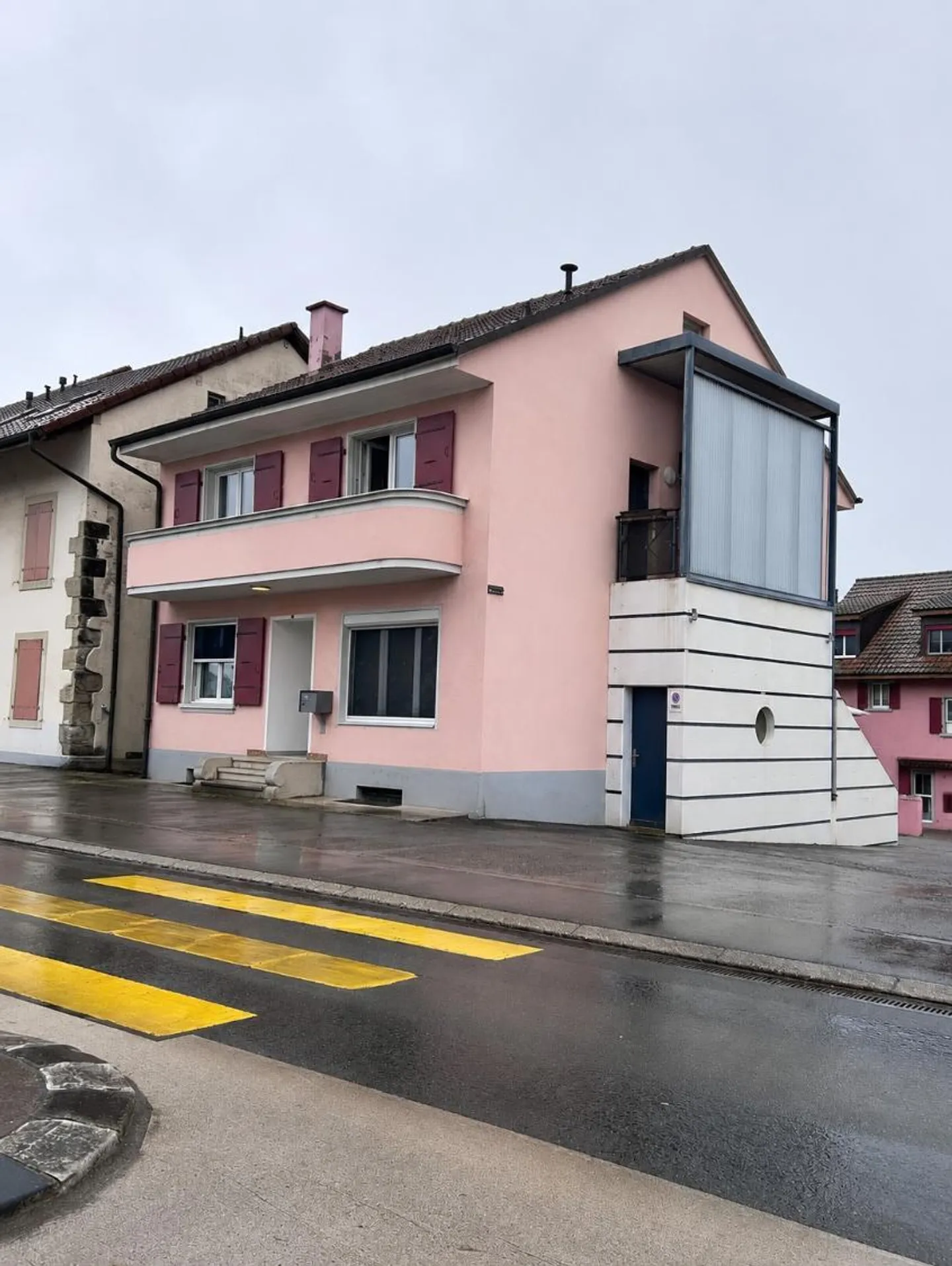 Family house with 6.5 rooms - In the center of Dompierre - Development perspectives - Photo 1 of 12