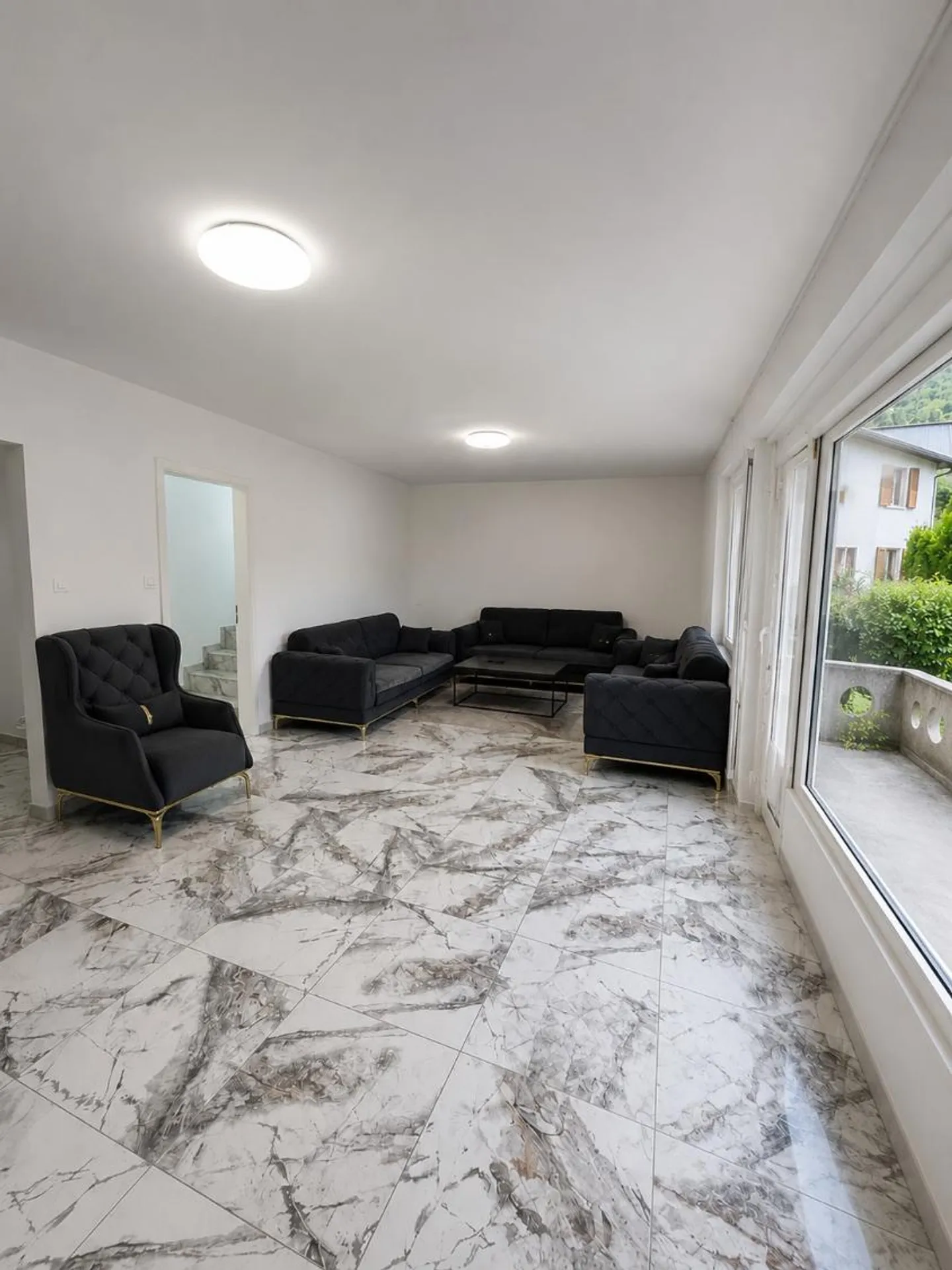 Family house with 6.5 rooms - In the center of Dompierre - Development perspectives - Photo 3 of 12