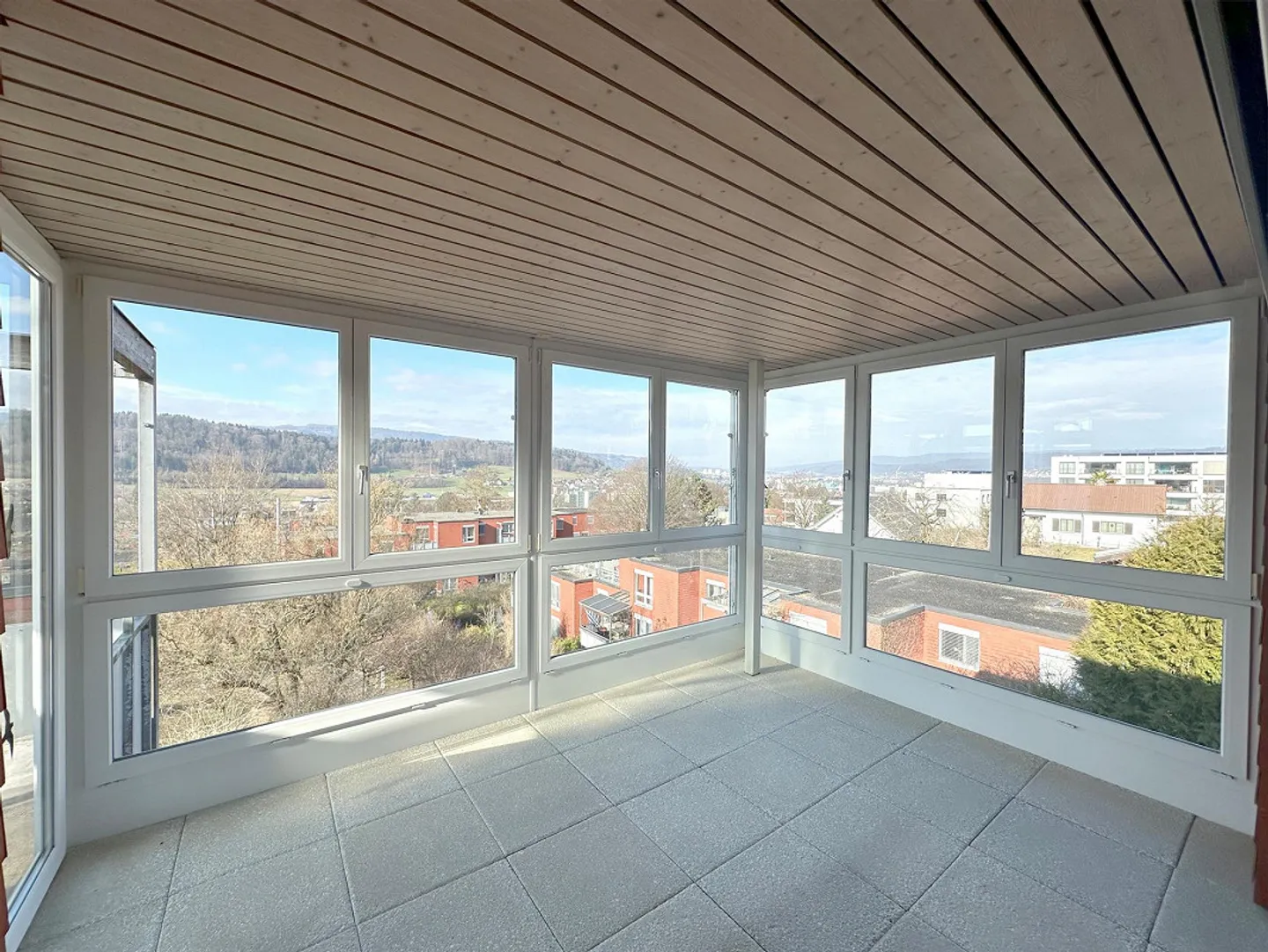 Helles Apartment mit Terrasse - Foto 13 von 13