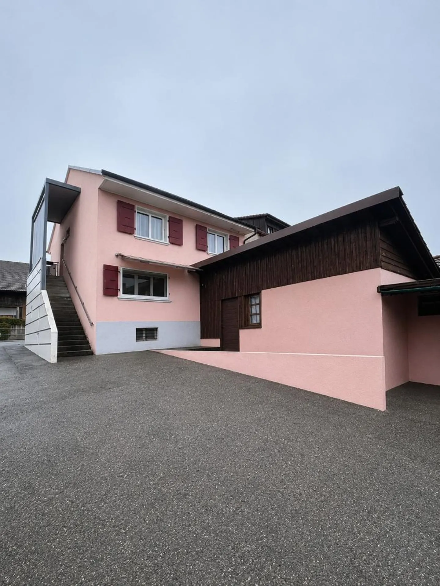 Family house with 6.5 rooms - In the center of Dompierre - Development perspectives - Photo 2 of 12