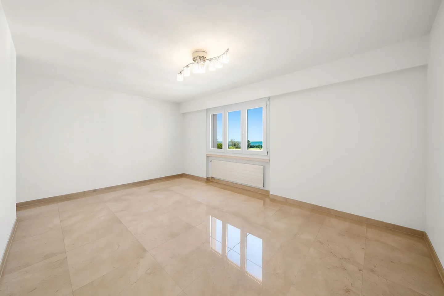 Appartamento di 4,5 stanze con balcone completamente ristrutturato. - Foto 5 di 10