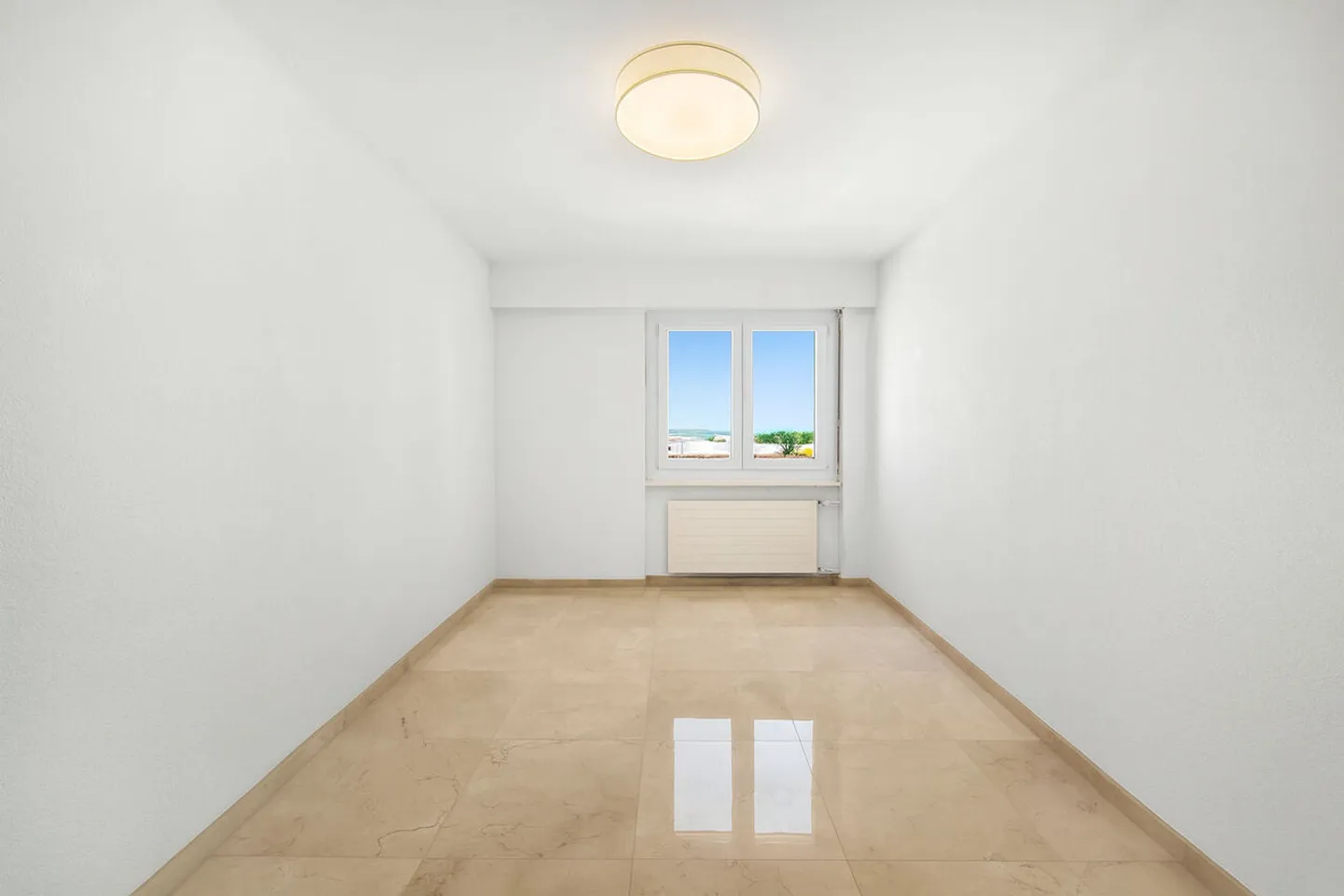 Appartamento di 4,5 stanze con balcone completamente ristrutturato. - Foto 7 di 10