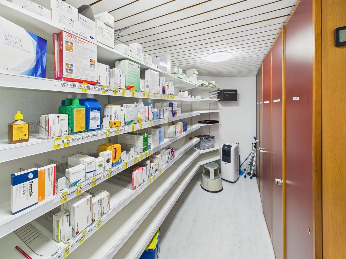 CENTRALLY LOCATED AND WELL EQUIPPED - Photo 3 of 5