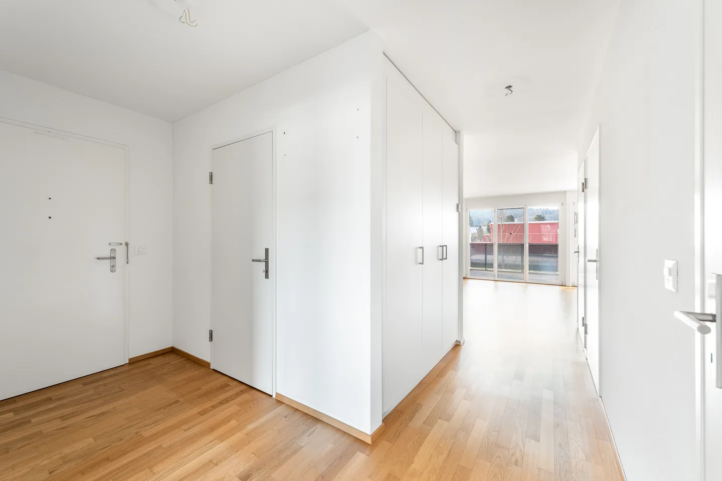 Luminoso appartamento di 3,5 stanze con due balconi e ottima distribuzione degli spazi - Foto 3 di 12