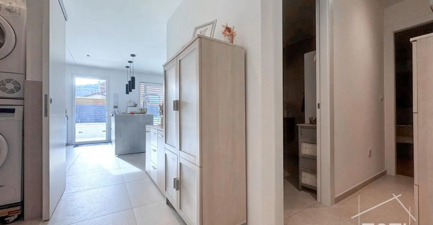 Collombey-Muraz : villa divisée en 2 logements avec piscine et terrasses - Foto 4 di 11