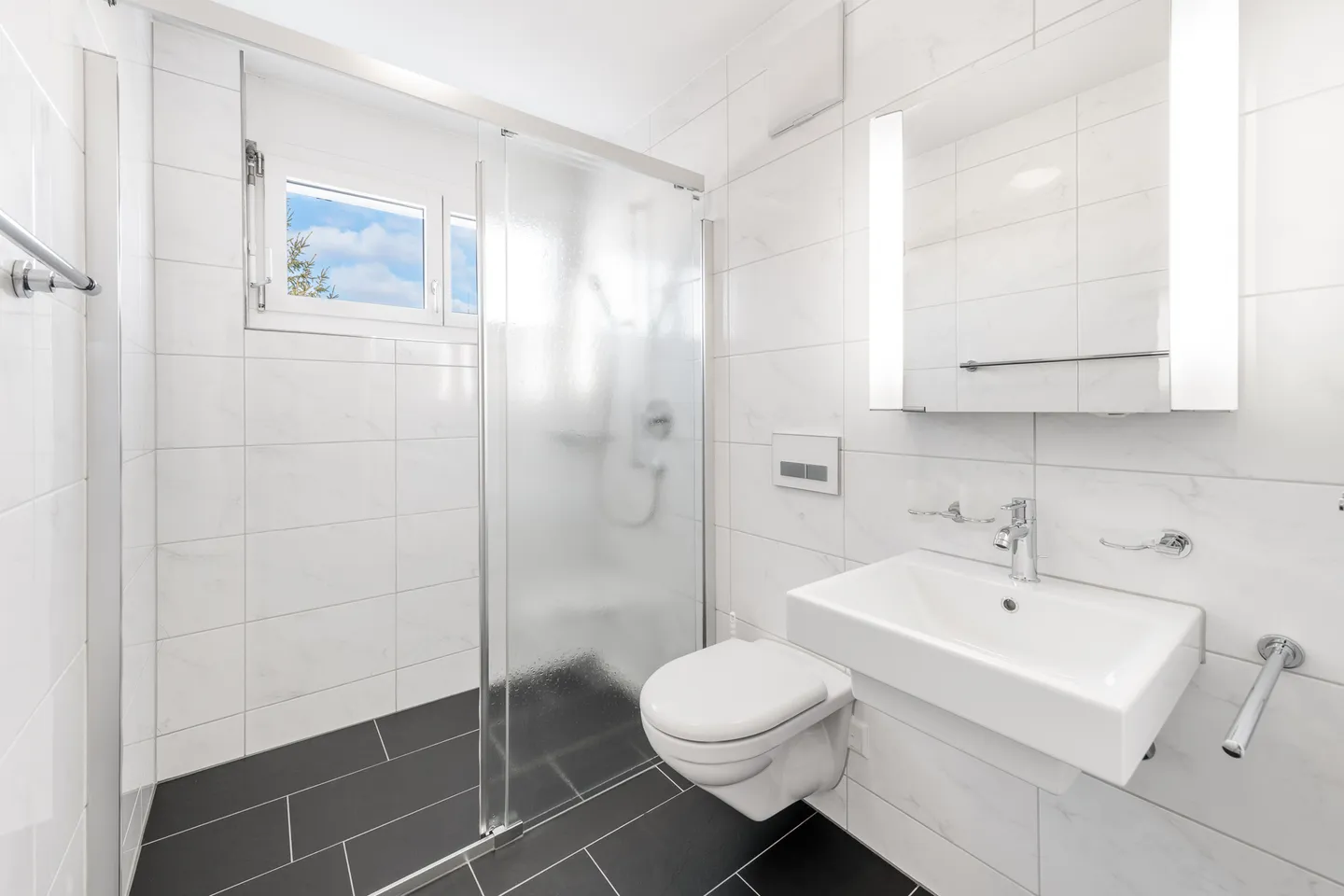 Luminoso appartamento di 3,5 stanze con due balconi e ottima distribuzione degli spazi - Foto 7 di 12