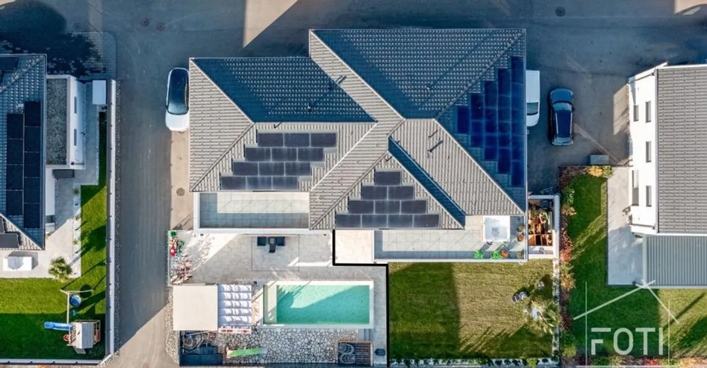 Collombey-Muraz : villa divisée en 2 logements avec piscine et terrasses - Foto 9 di 11