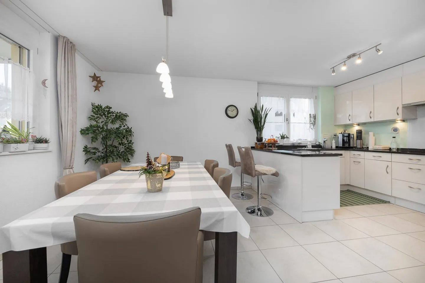 Condominium moderne dans un emplacement ensoleillé - Photo 5 sur 9