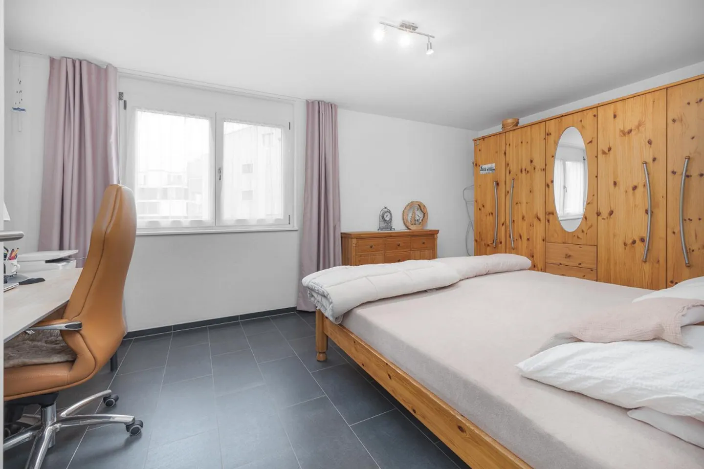 Condominium moderne dans un emplacement ensoleillé - Photo 6 sur 9