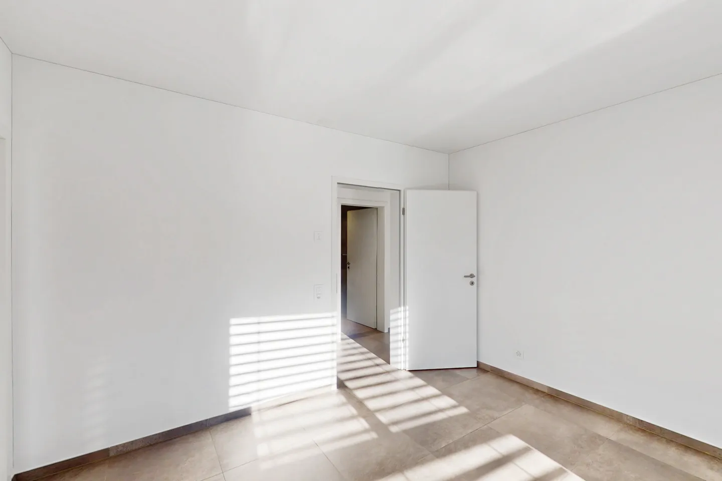 Vivere in un contesto unico - moderno appartamento di 3,5 stanze - Foto 3 di 4