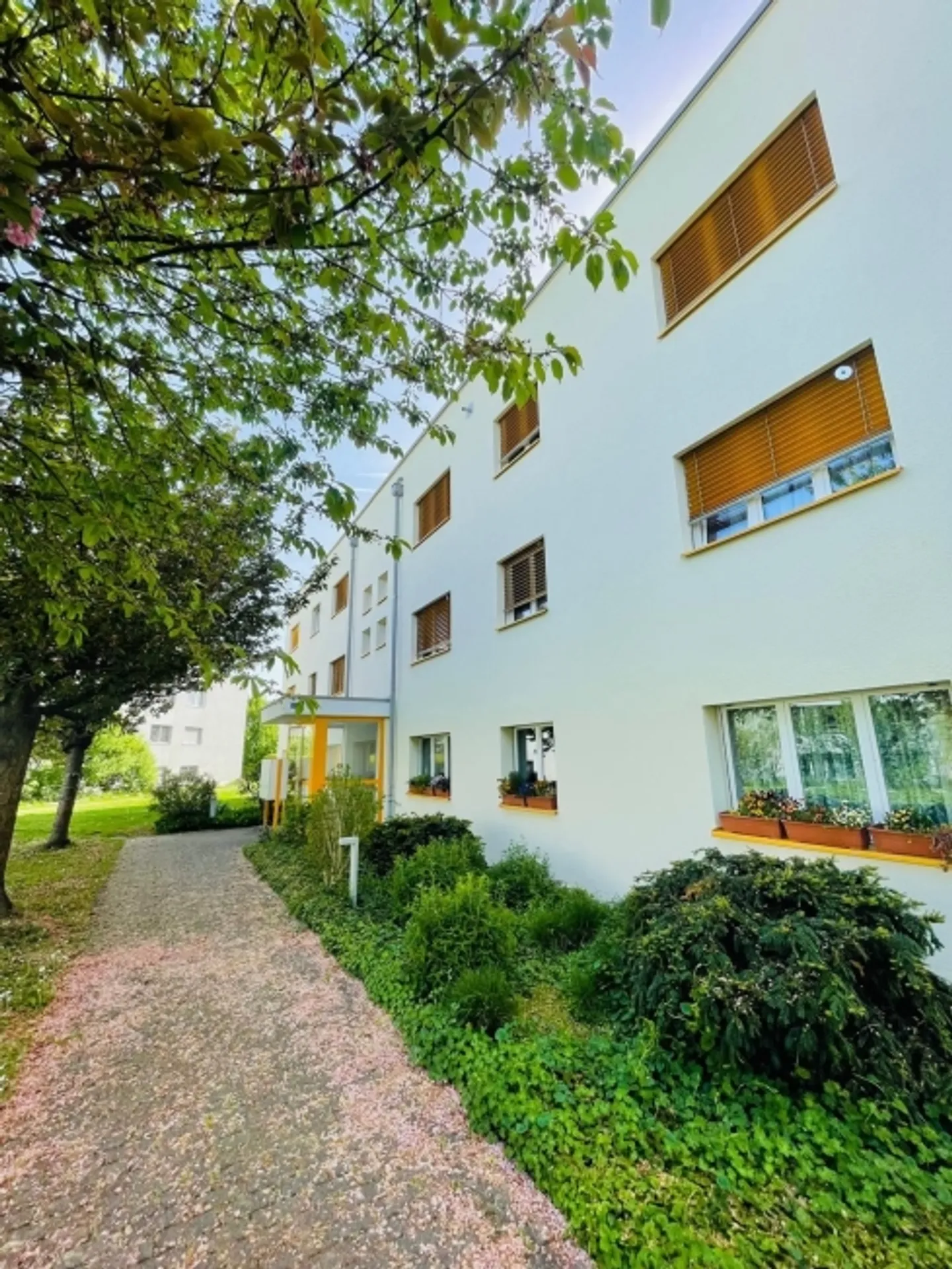 Preiswerte Wohnoase an ruhiger Lage mit guten Anbindungen - Foto 1 von 11