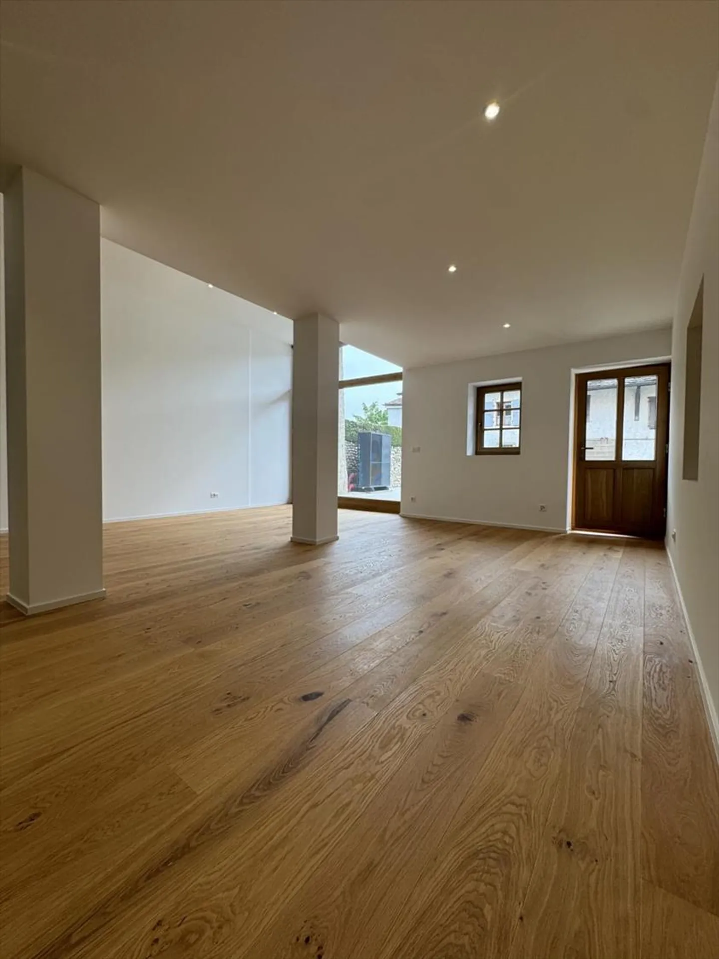 Casa completamente ristrutturata in vendita - Foto 2 di 13
