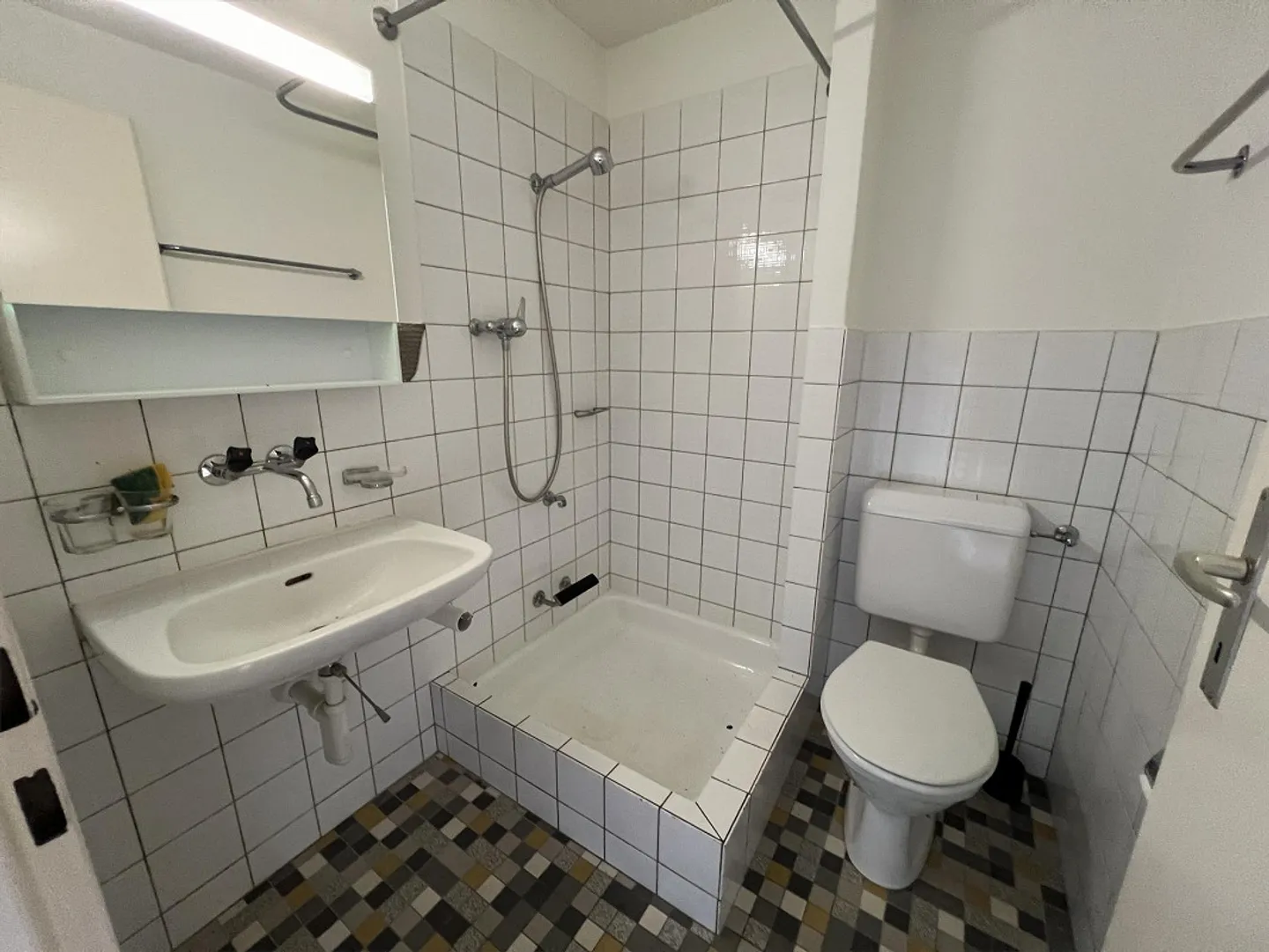 Camera singola senza cucina in una posizione molto centrale - Foto 3 di 4