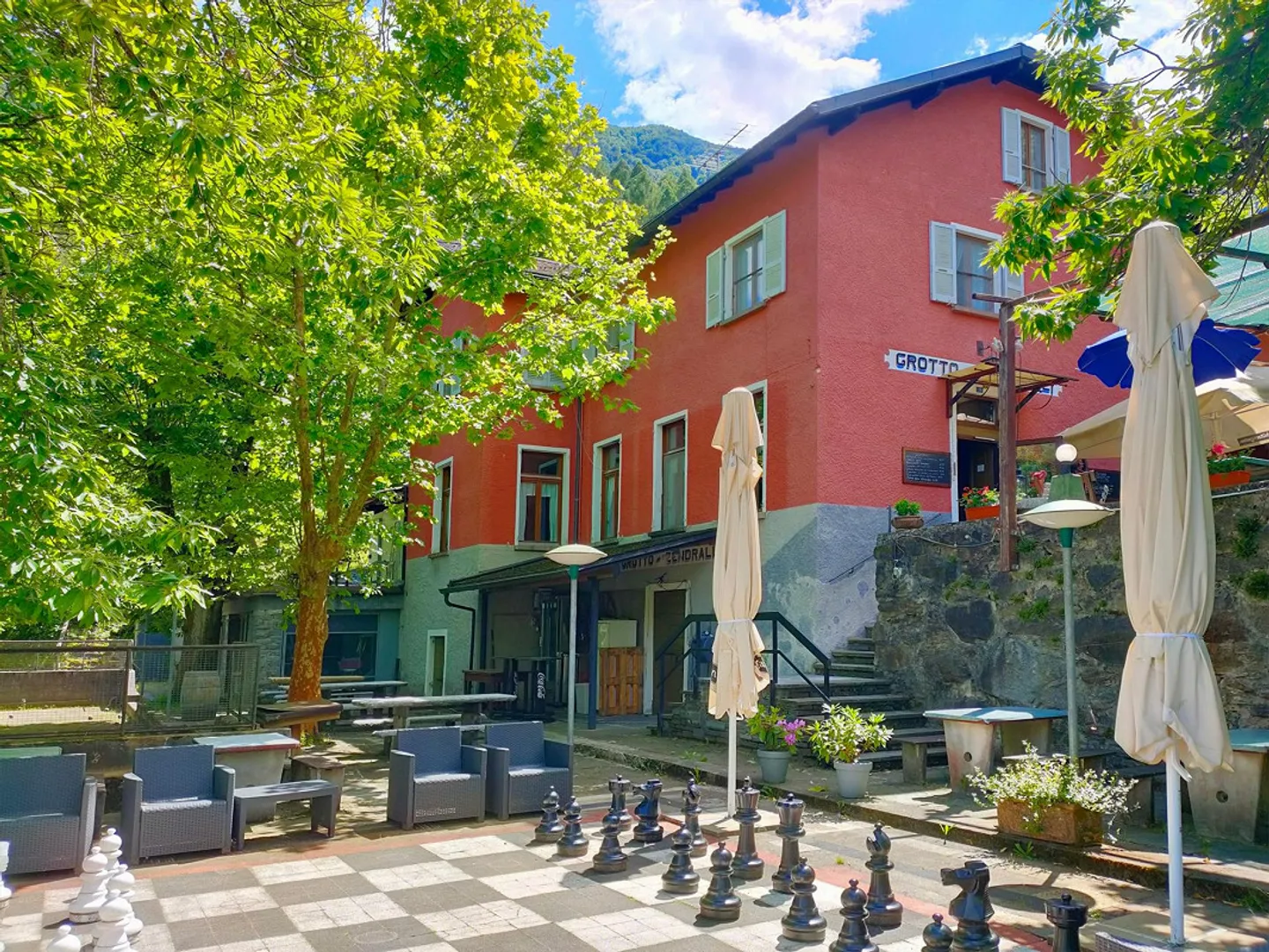 Grotto Zendralli - ristorante tradizionale e locanda a Roveredo - Foto 1 di 16