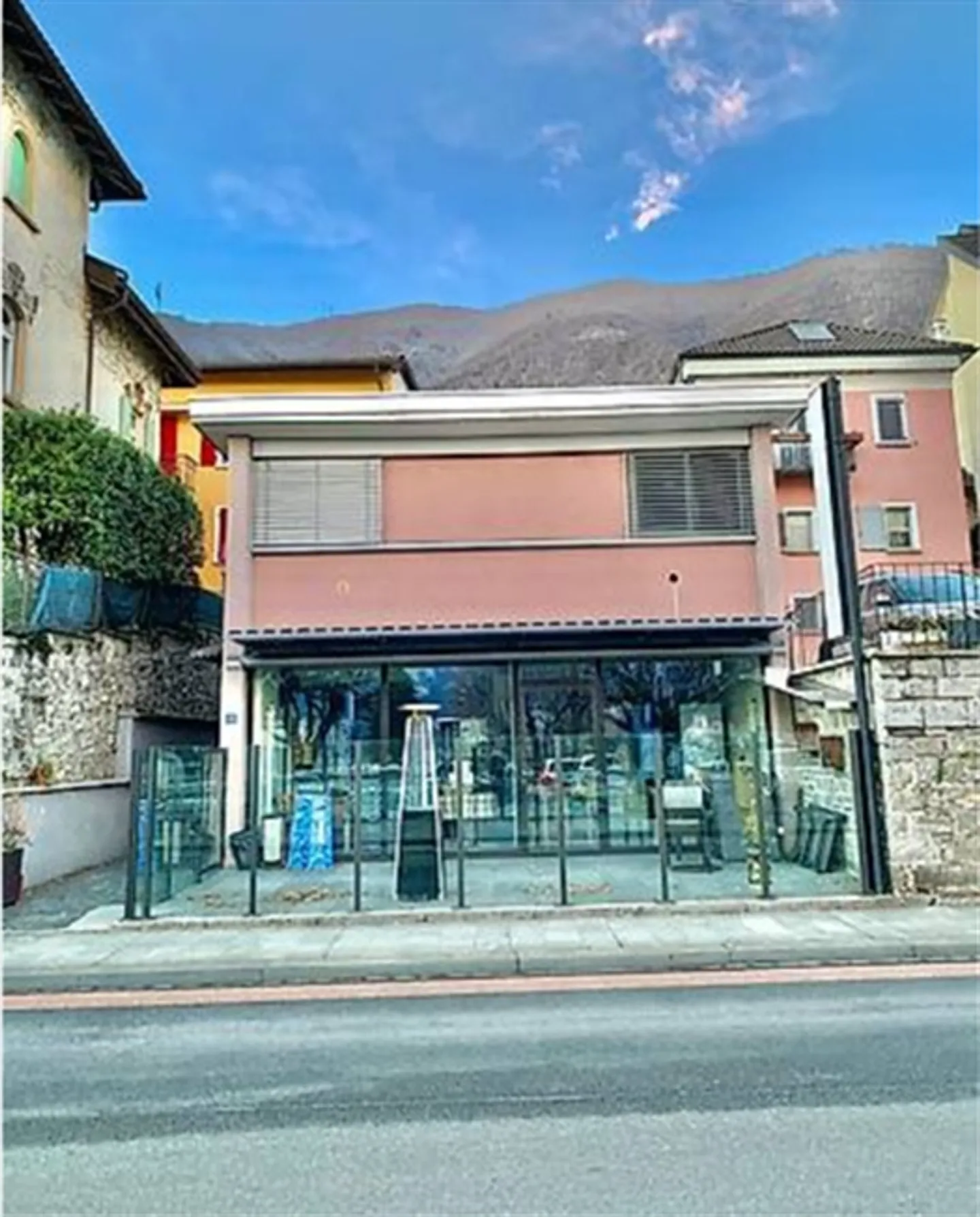 In vendita a Minusio Ristorante / Bar con grande terrazza - Foto 2 di 9