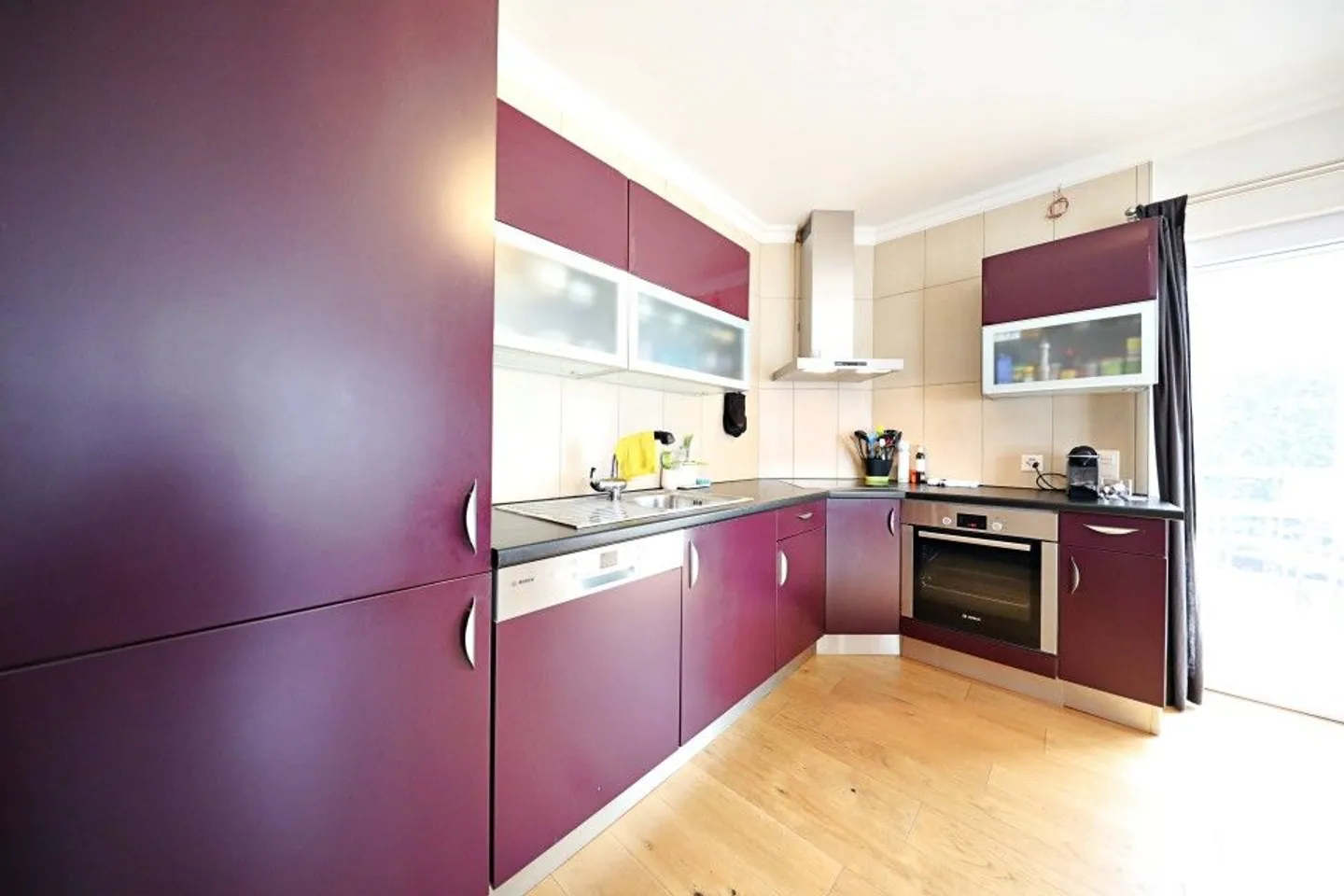 Wunderschöne 3,5-Zimmer-Wohnung mit Terrasse und Schwimmbad - Foto 4 von 8