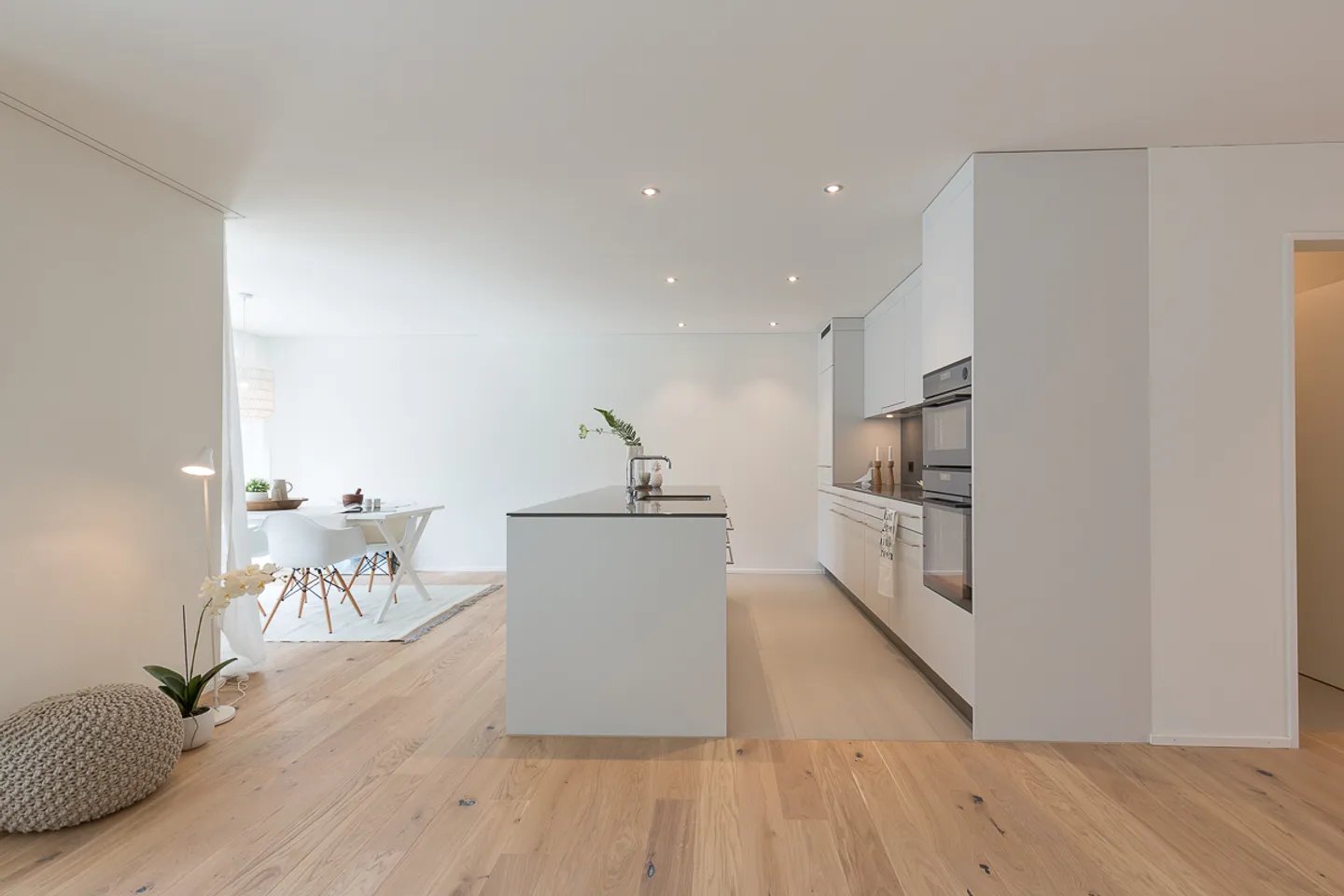 Exclusive Family Apartment in the Rastenhoschet Development - Photo 4 of 10