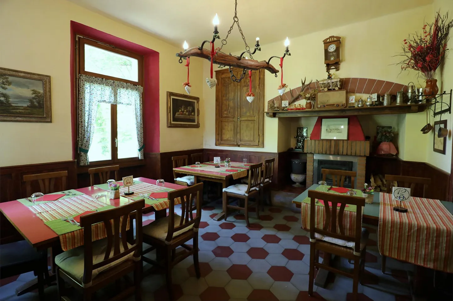 Grotto Zendralli - ristorante tradizionale e locanda a Roveredo - Foto 12 di 16