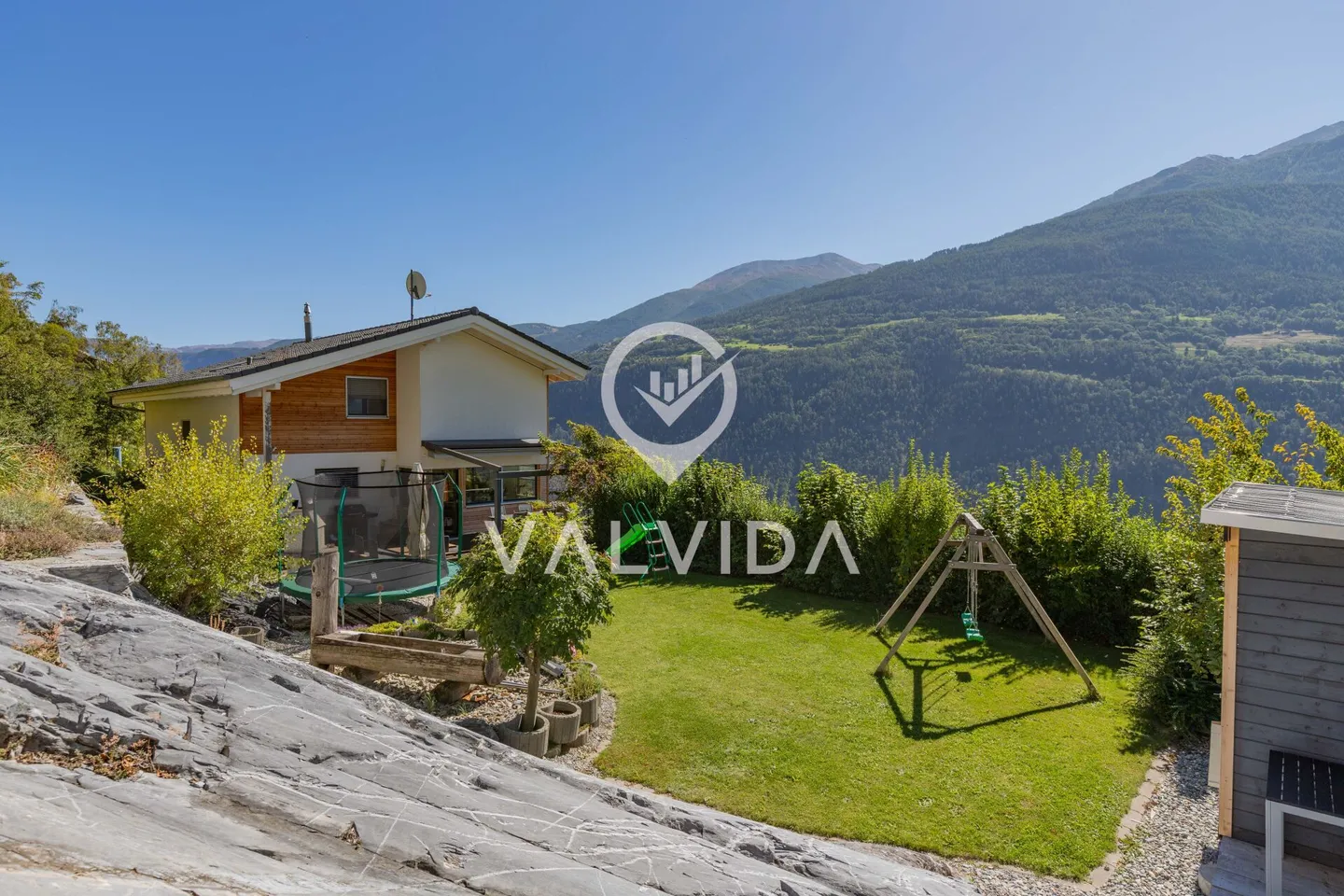 Einfamilienhaus mit Weitsicht auf das Rhonetal - Foto 1 von 34