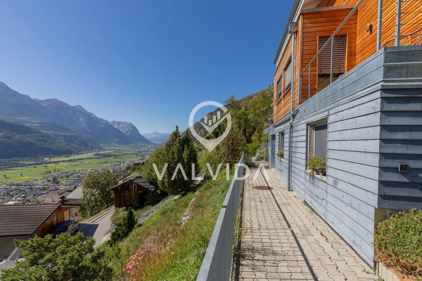 Einfamilienhaus mit Weitsicht auf das Rhonetal - Foto 2 von 34