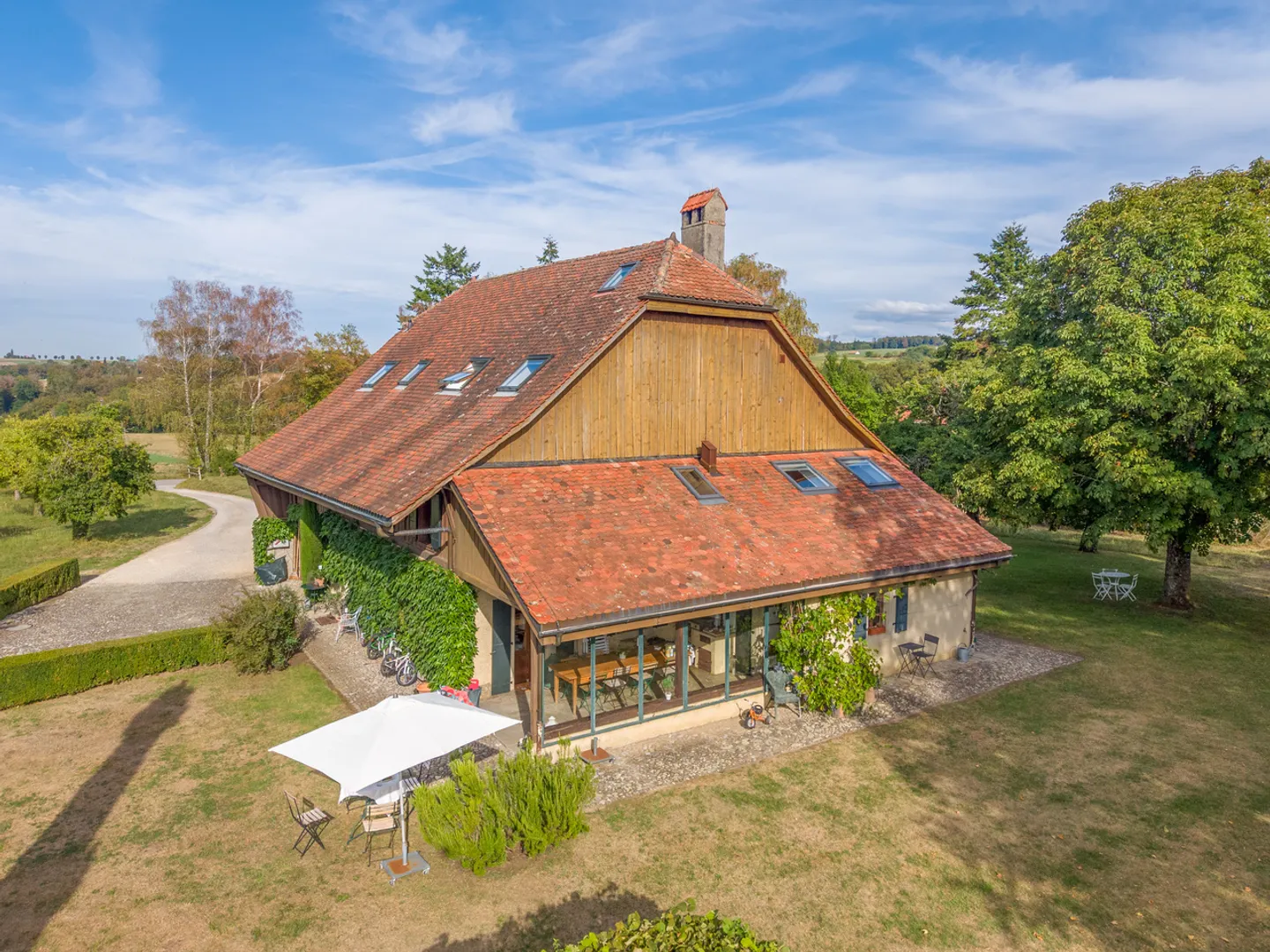 Unique in Romandy! Renovated farm with swimming pool in agricultural zone - Photo 8 of 8
