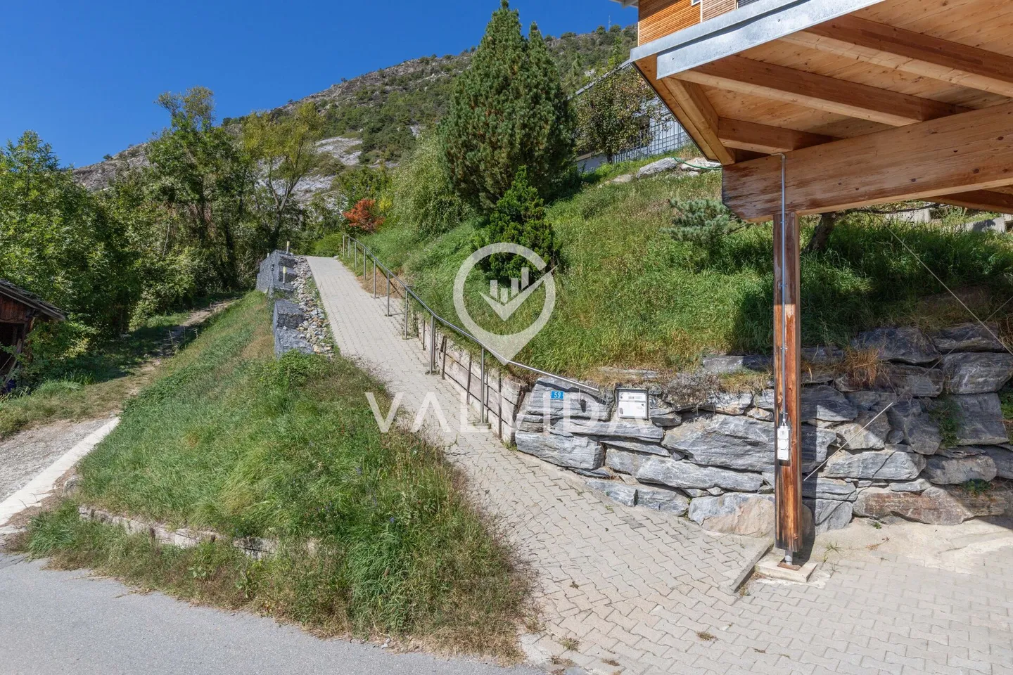 Einfamilienhaus mit Weitsicht auf das Rhonetal - Foto 3 von 34