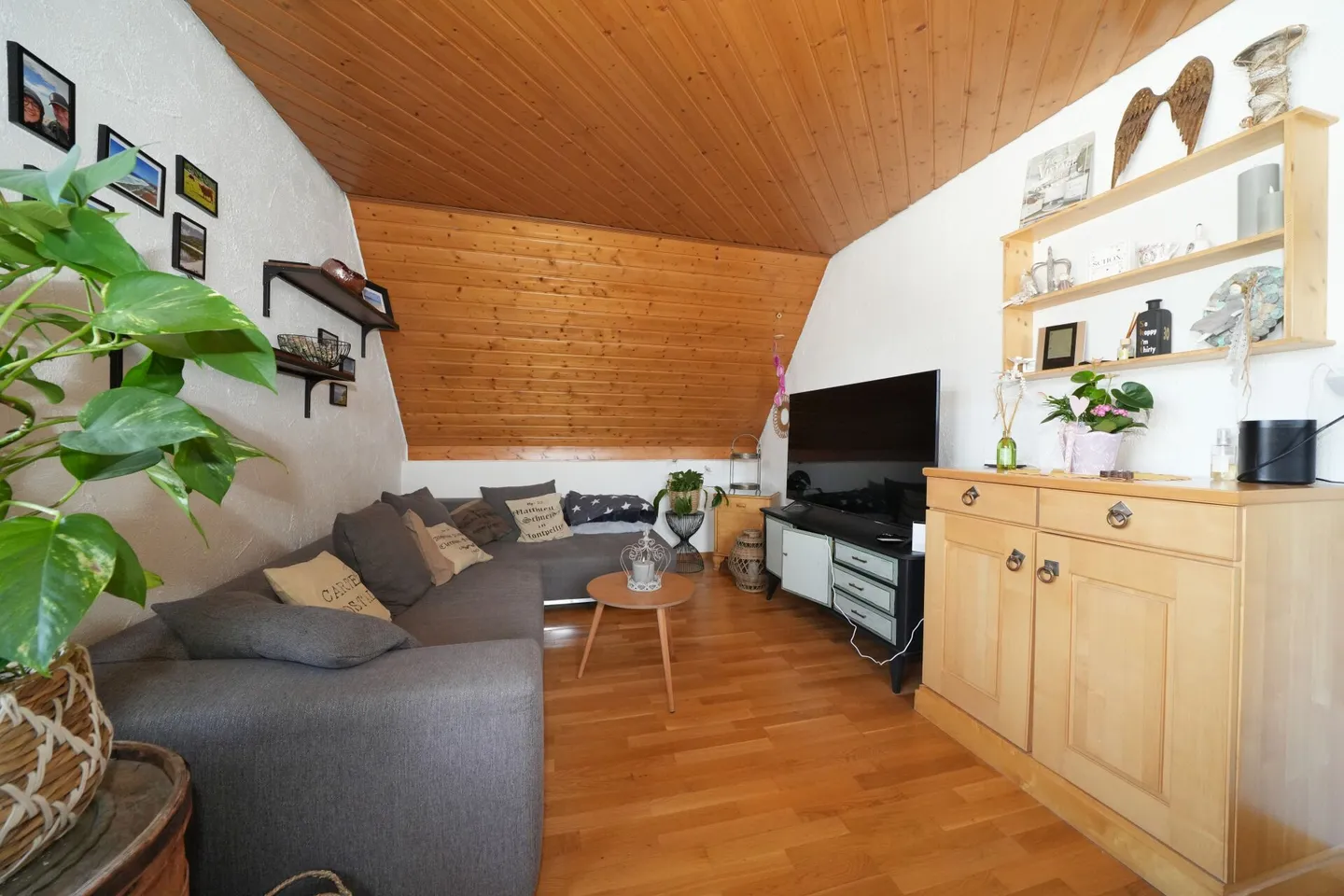 Freistehendes Einfamilienhaus mit grosszügigem Garten an zentraler Lage - Foto 9 von 10