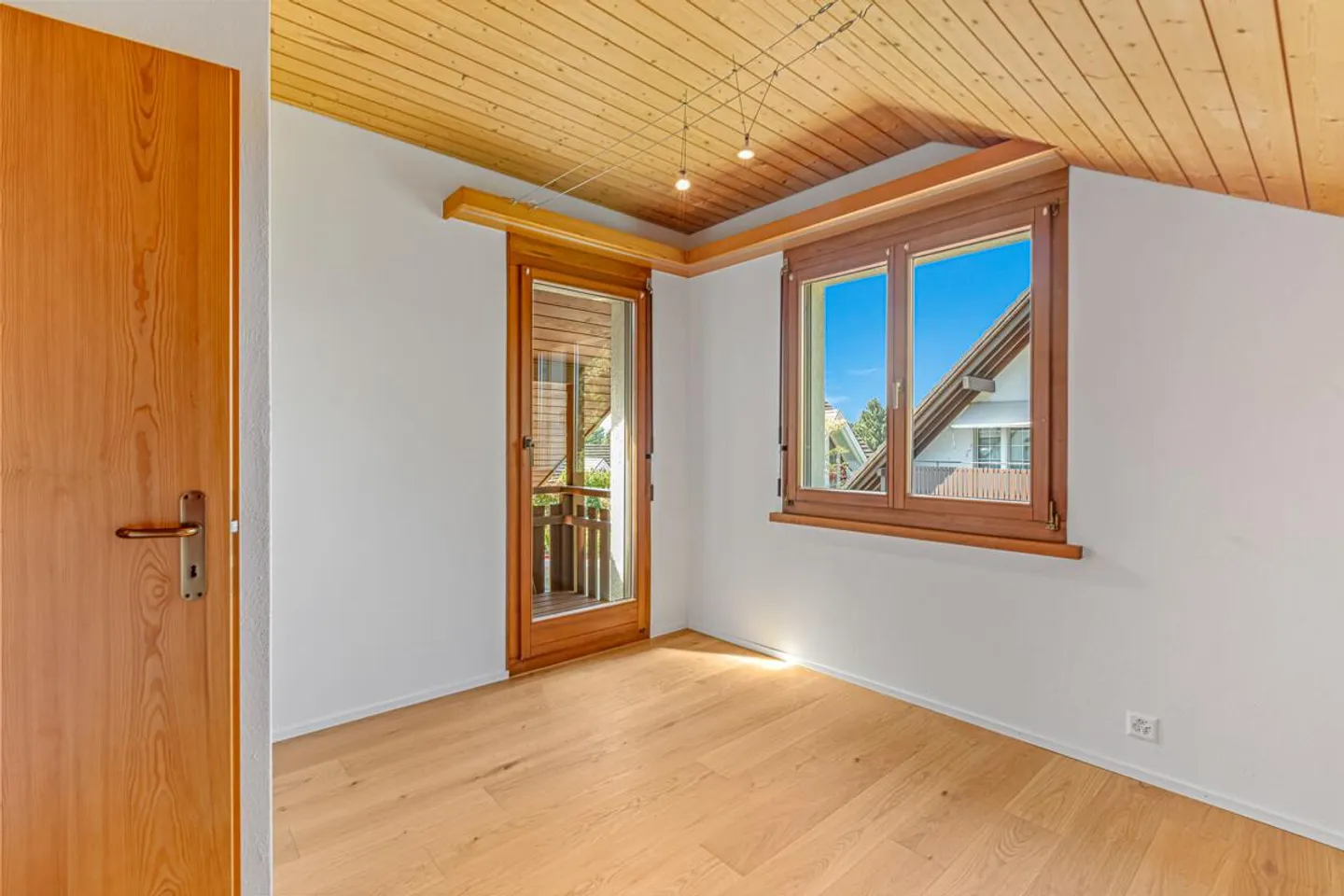 Casa unifamiliare appena ristrutturata con molto spazio esterno e garage - Foto 11 di 25