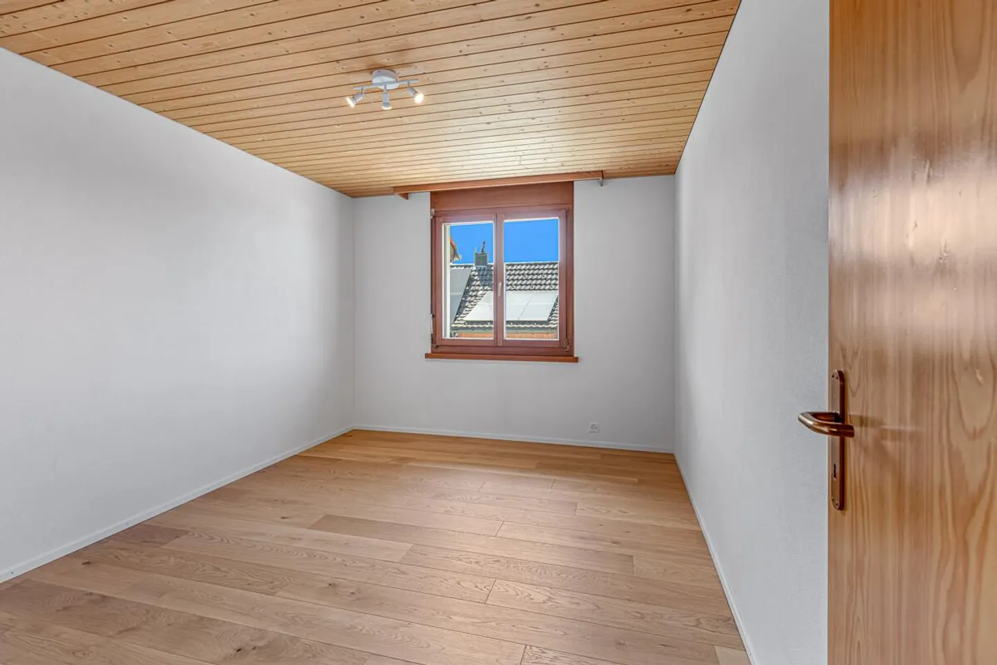 Casa unifamiliare appena ristrutturata con molto spazio esterno e garage - Foto 13 di 25
