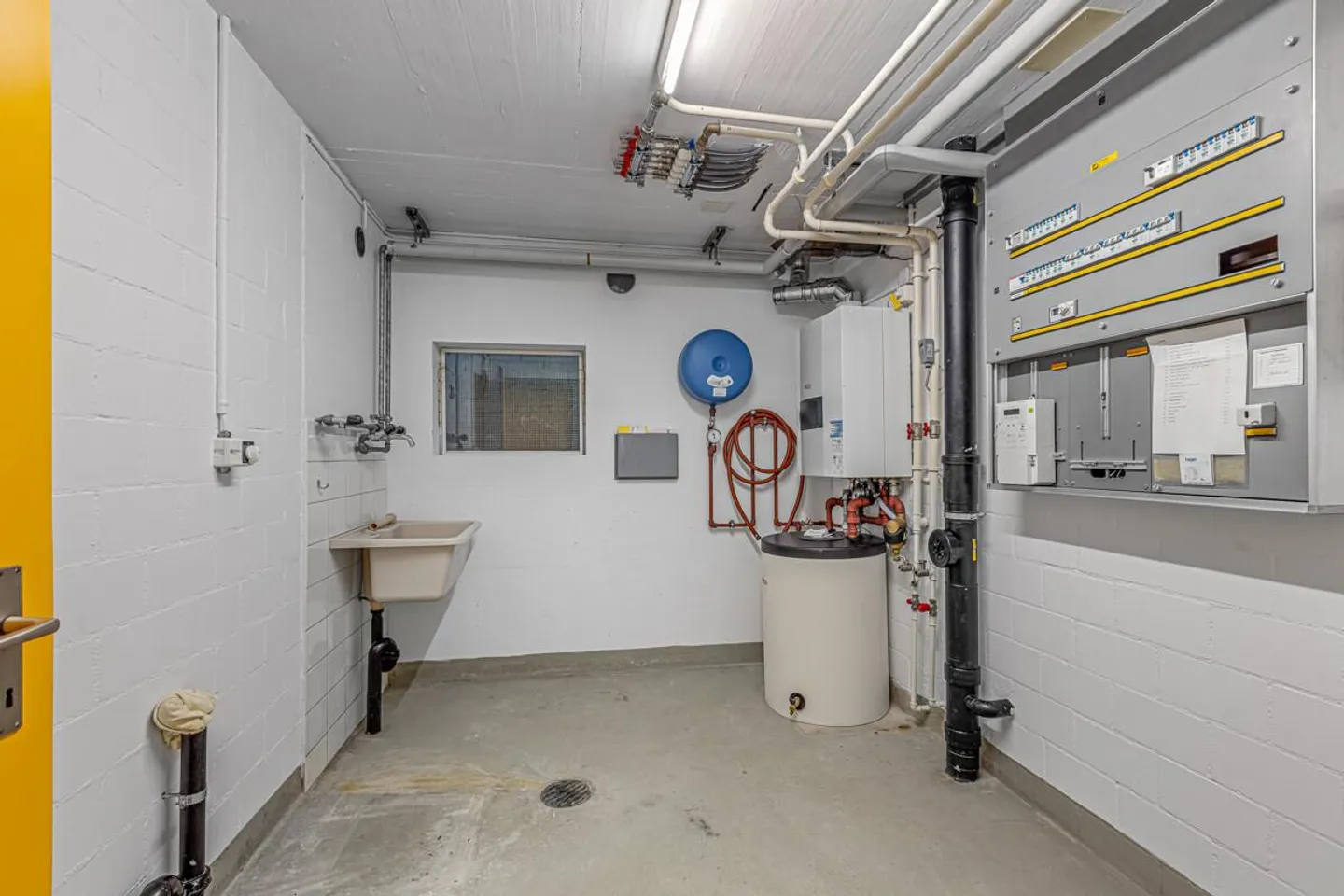 Casa unifamiliare appena ristrutturata con molto spazio esterno e garage - Foto 17 di 25