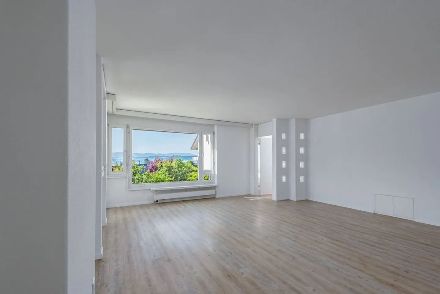 Ampio appartamento familiare vicino al campo sportivo di Herrliberg - Foto 2 di 12