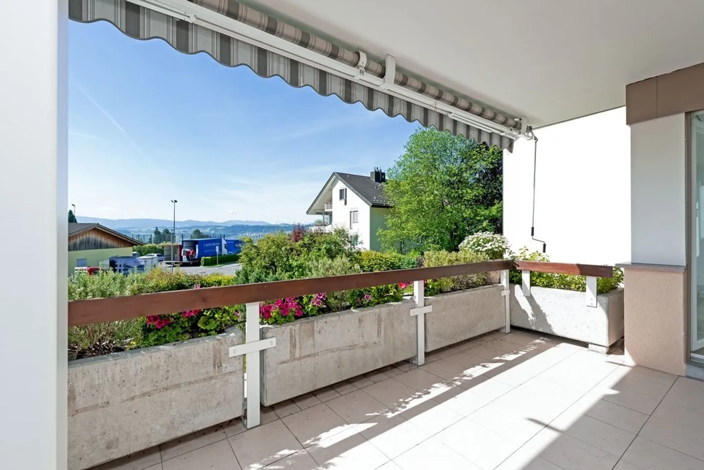 Ampio appartamento familiare vicino al campo sportivo di Herrliberg - Foto 9 di 12