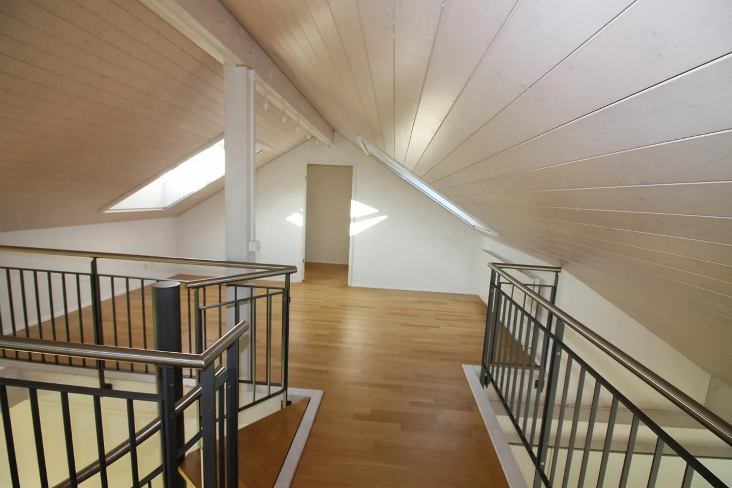 Moderno appartamento duplex di 4,5 stanze a Oberdiessbach - Foto 5 di 12